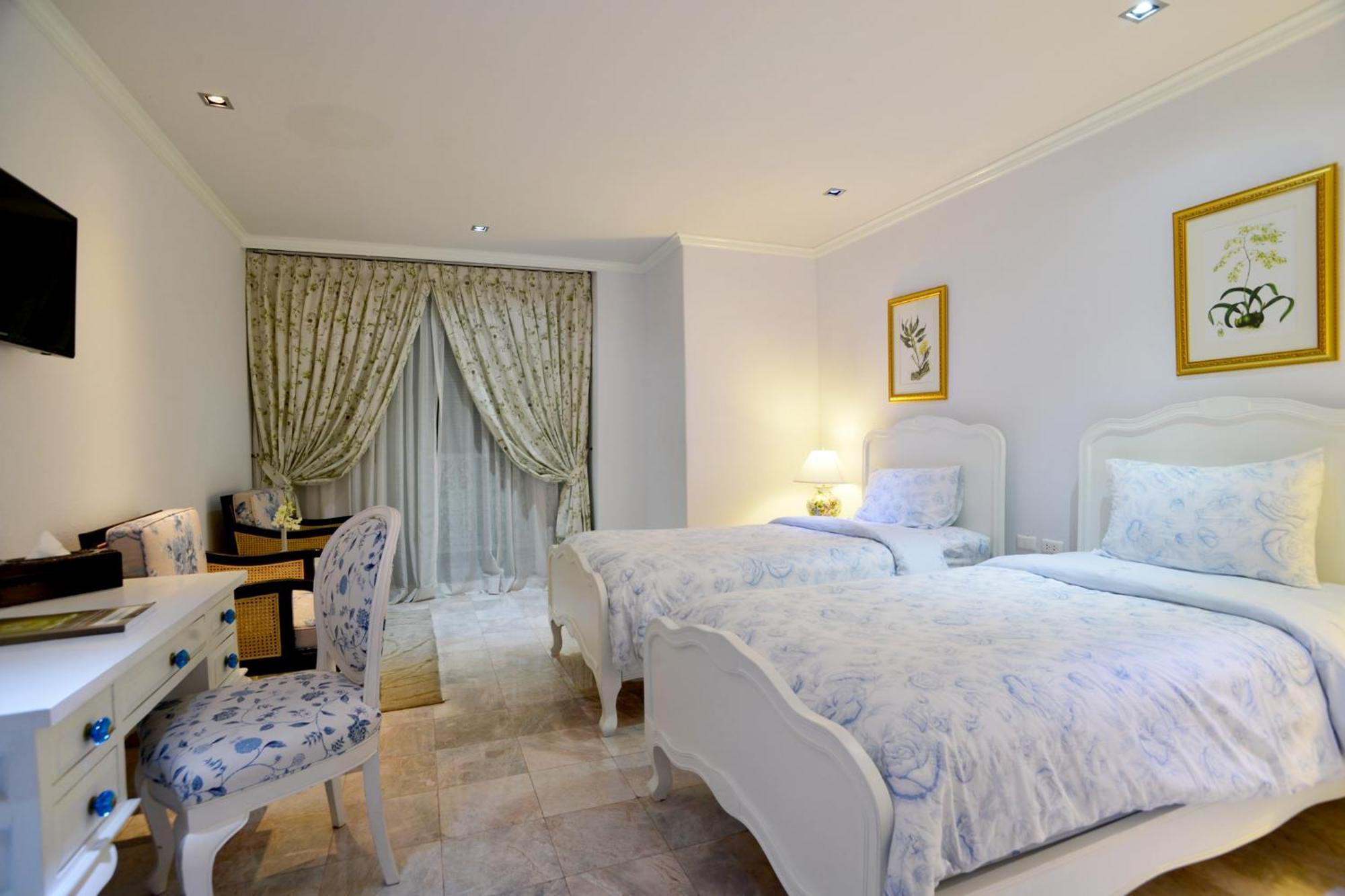 Grand Deluxe Twin Room