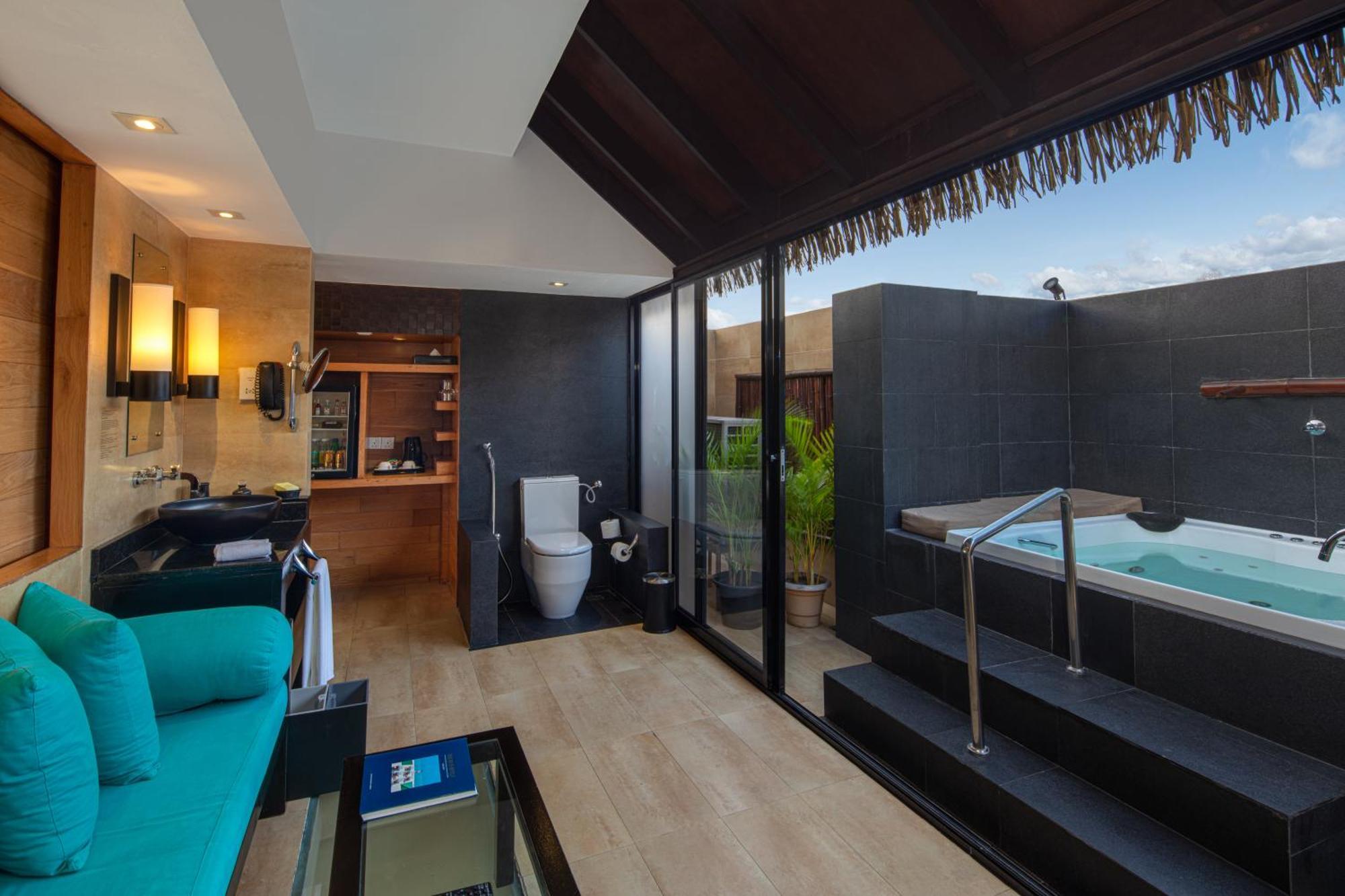 Sunrise Water Villa Private Pool & Jacuzzi