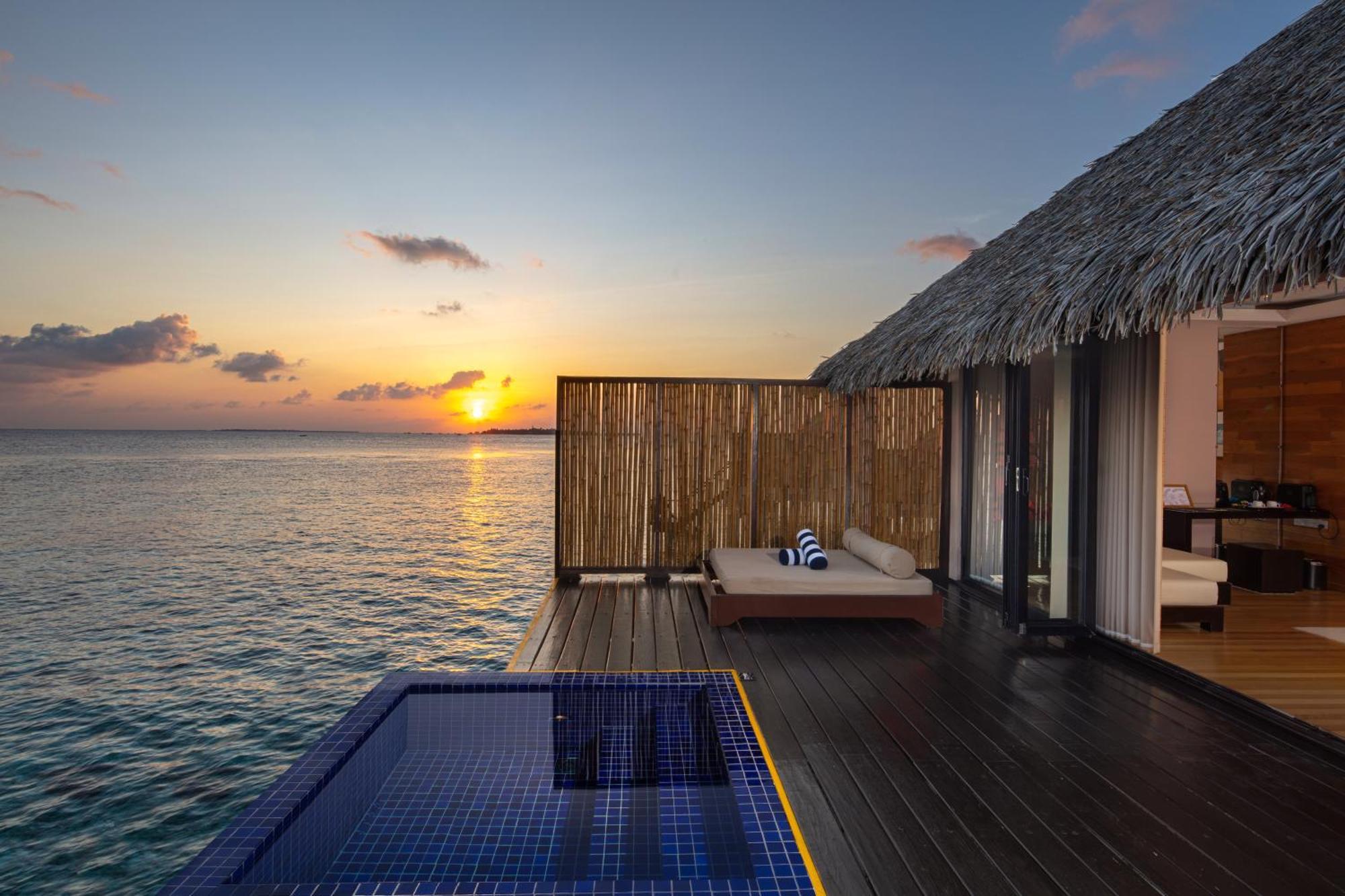 Sunset Water Villa Private Pool & Jacuzzi