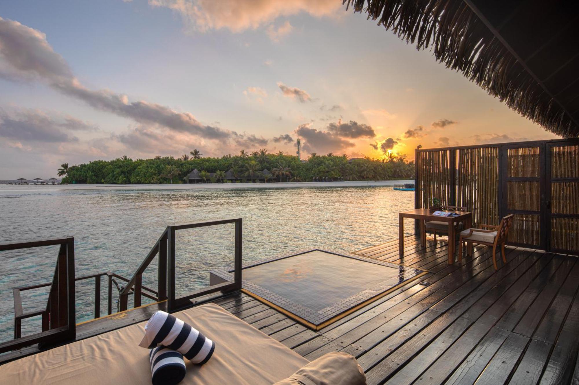 Sunrise Water Villa Private Pool & Jacuzzi