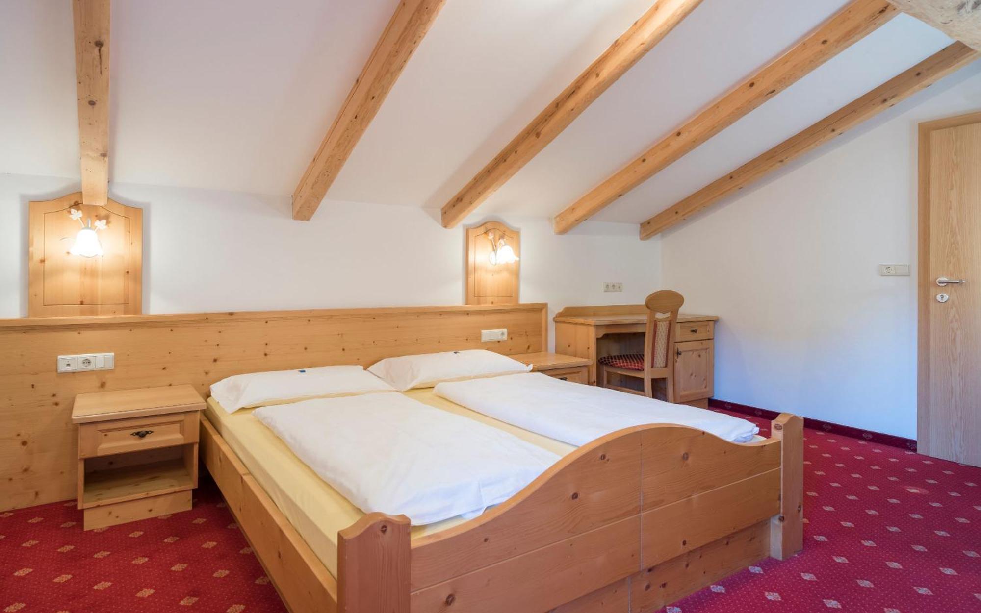 Double Room,1665417186:JPEG