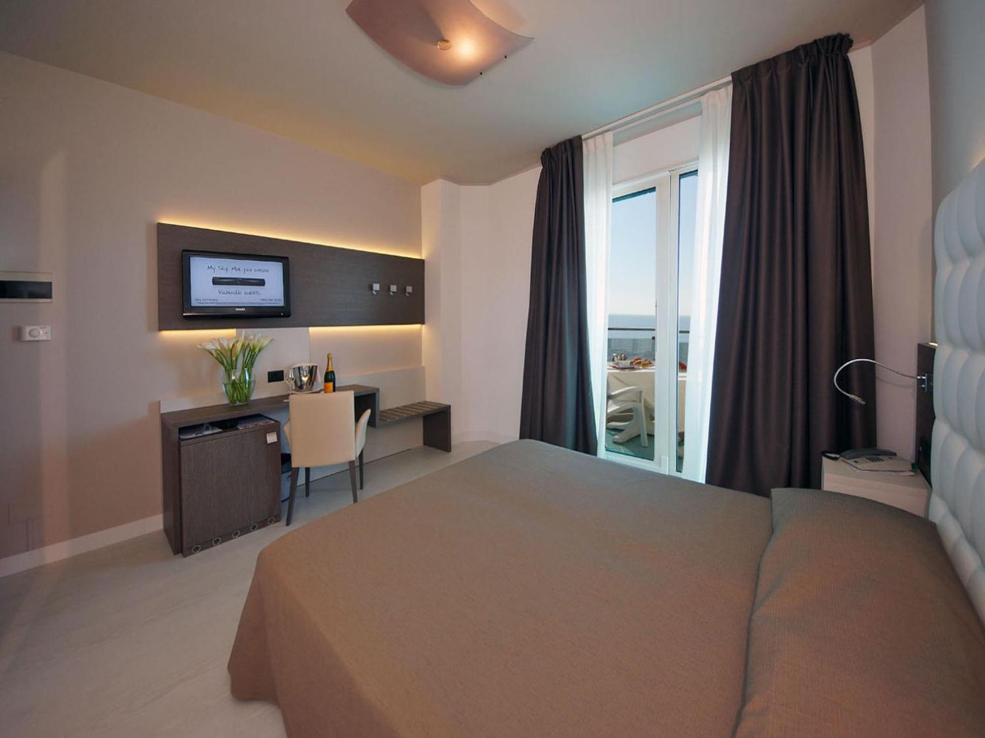 Quadruple Room with Balcony and Sea View