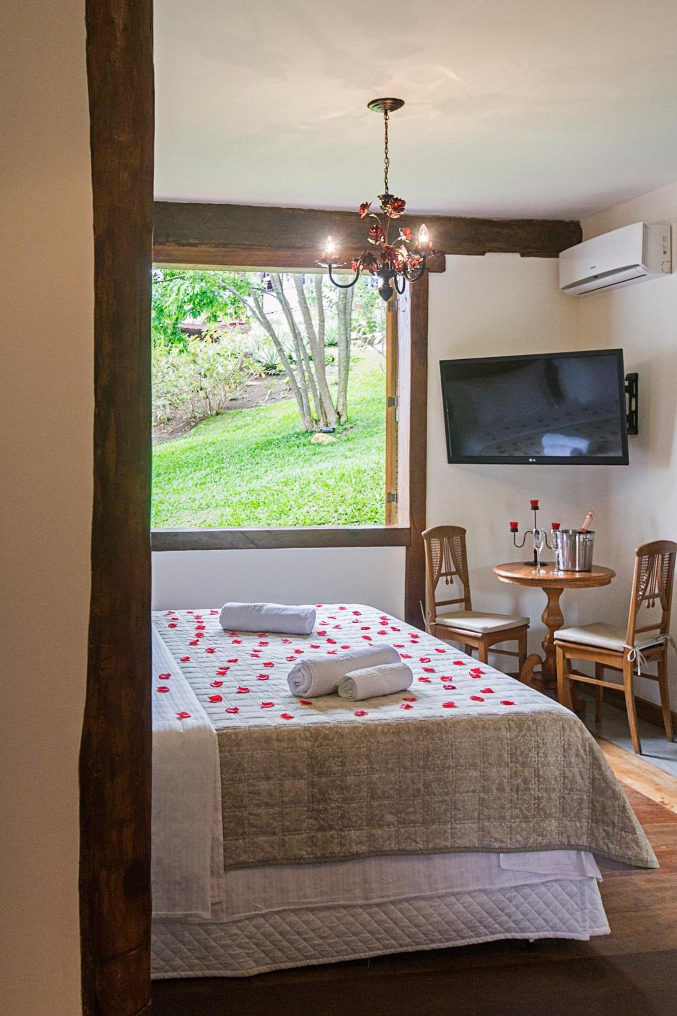 Quarto Duplo Deluxe com Banheira de Hidromassagem