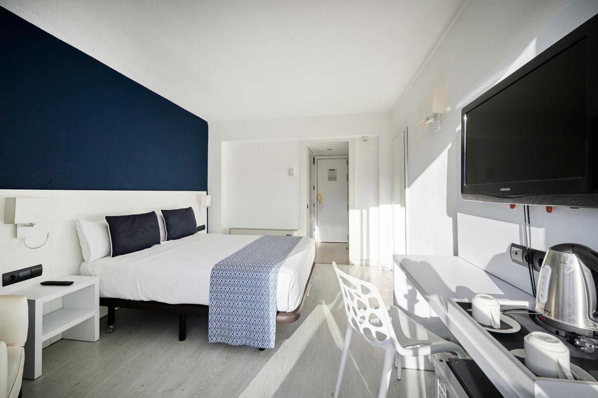 Doppelzimmer mit Terrasse und Poolblick