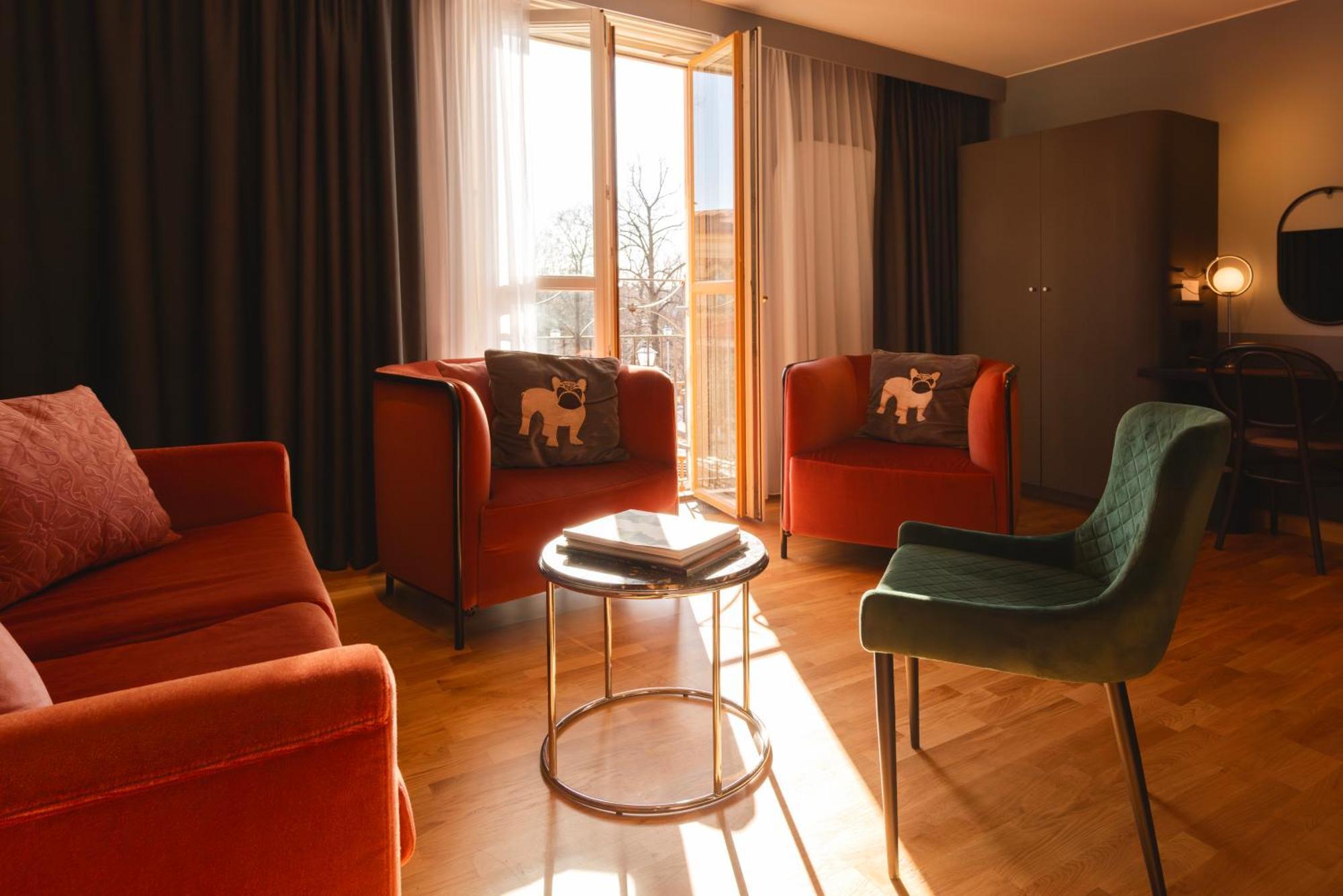 Junior Corner Suite