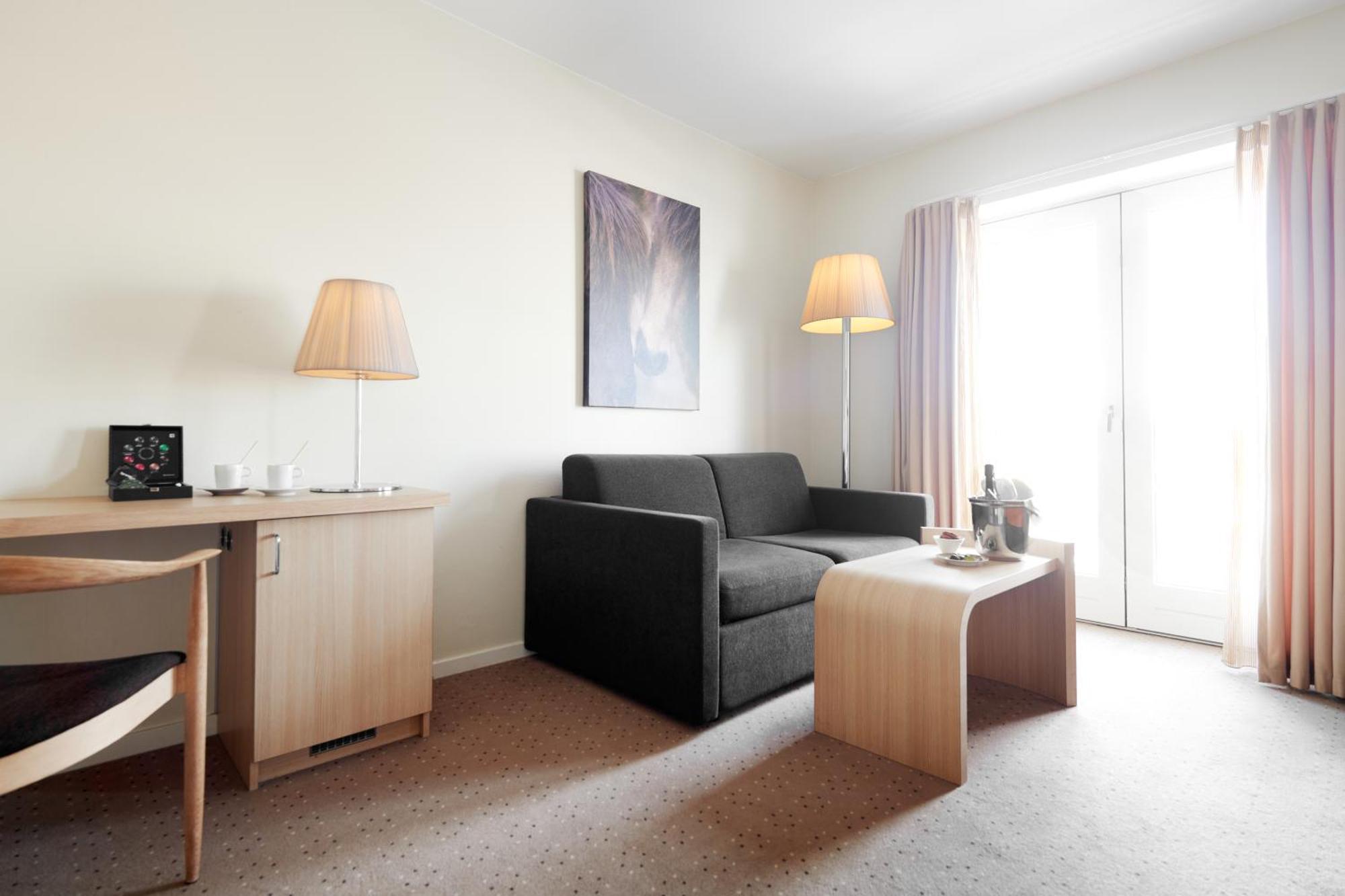 Family Room (2 Adults + 2 Children)