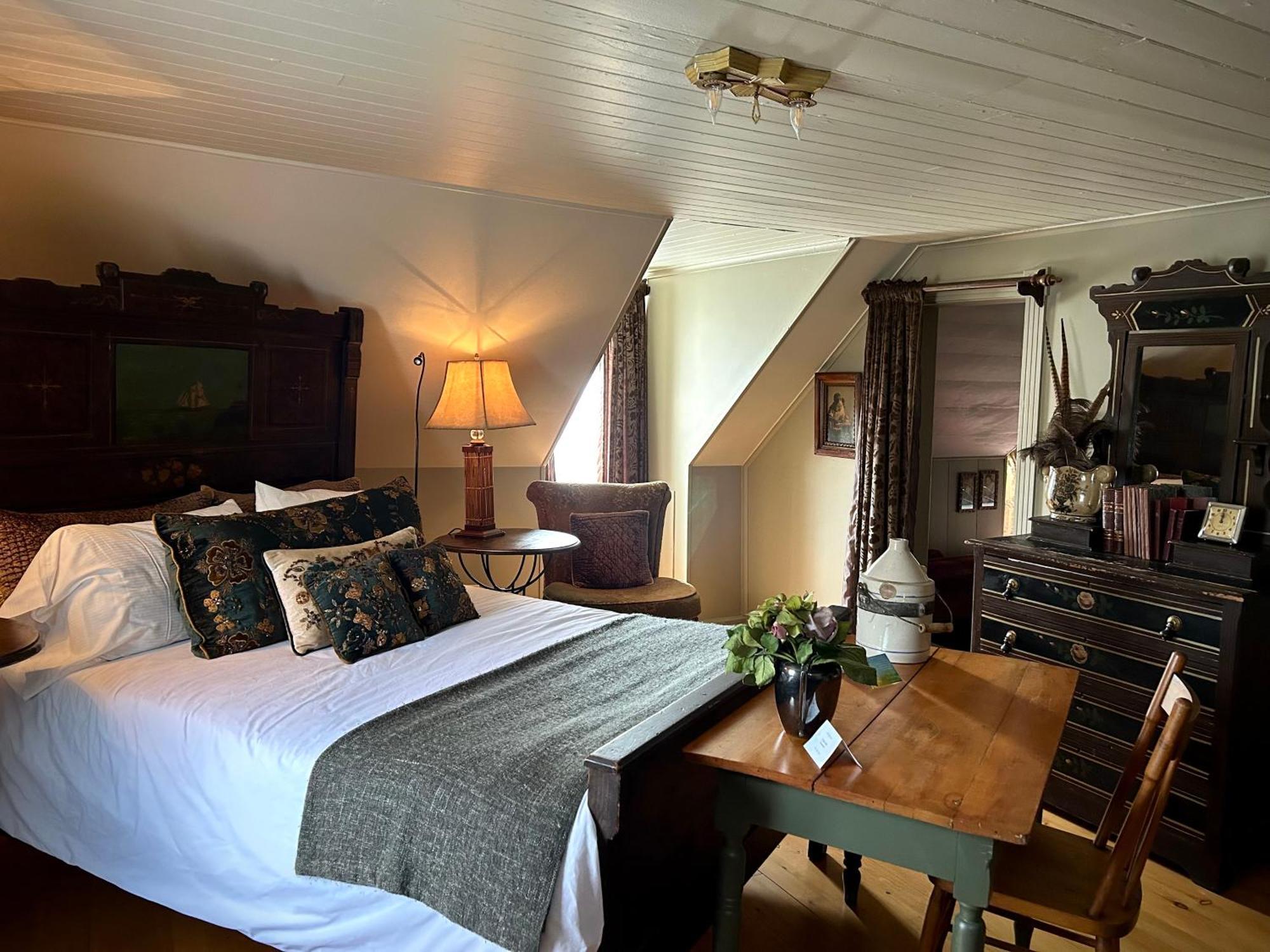 Double Room Private Bathroom
