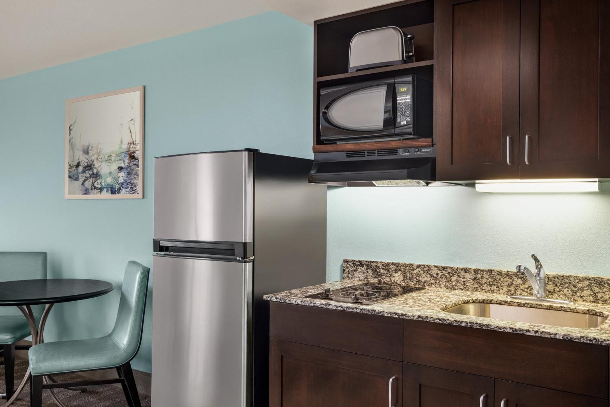 2 Queen Suite Feature - Oceanfront