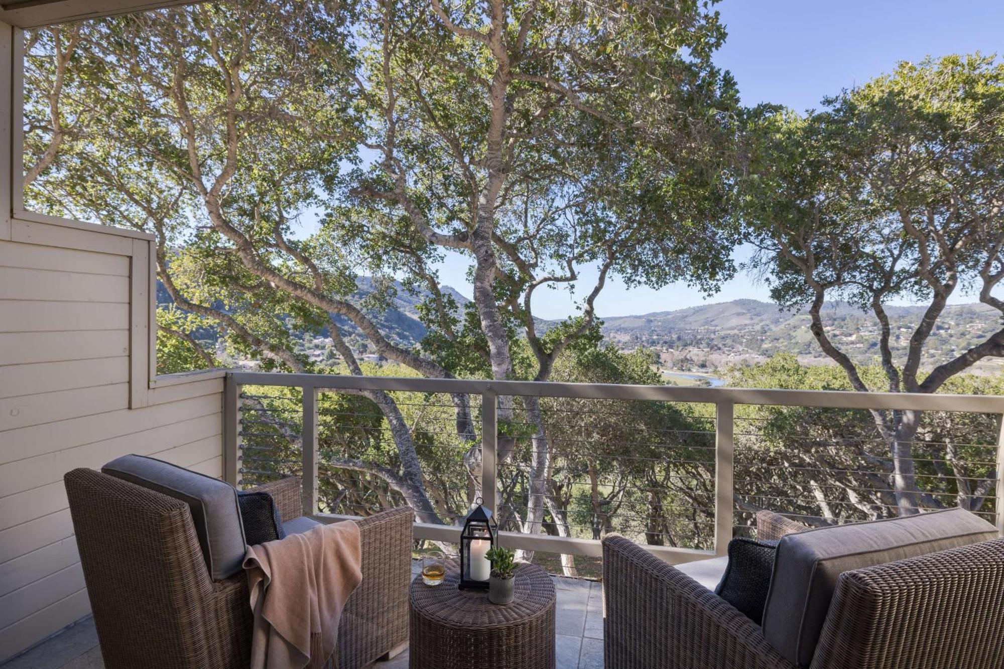 Hilltop Ranch King Suite Outdoor Tub