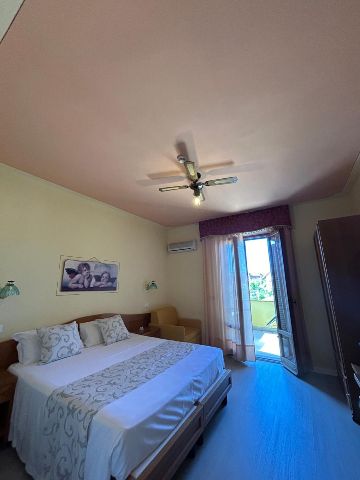 Deluxe Double Room,1598393681:JPEG