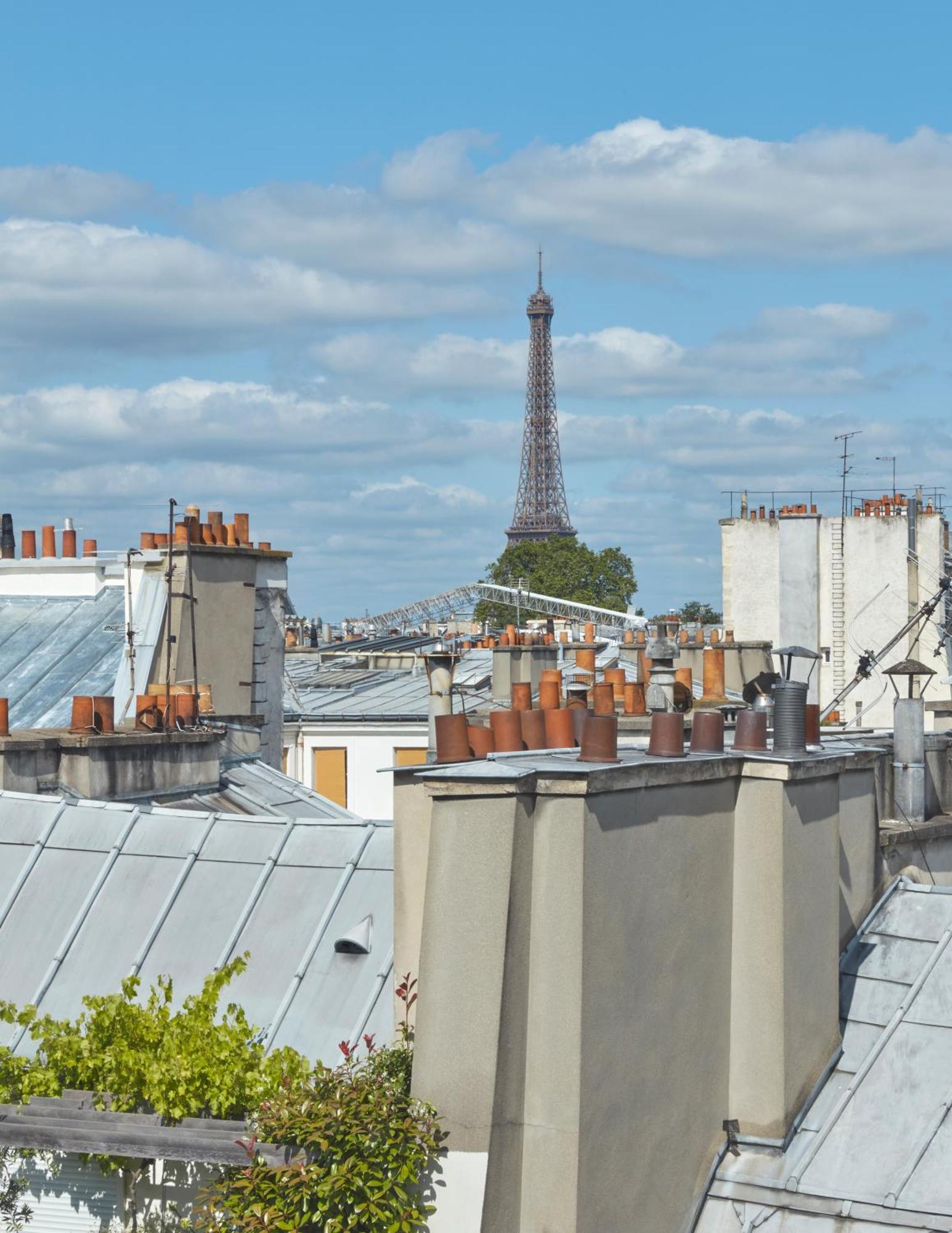 Classic Room Eiffel Tower View
