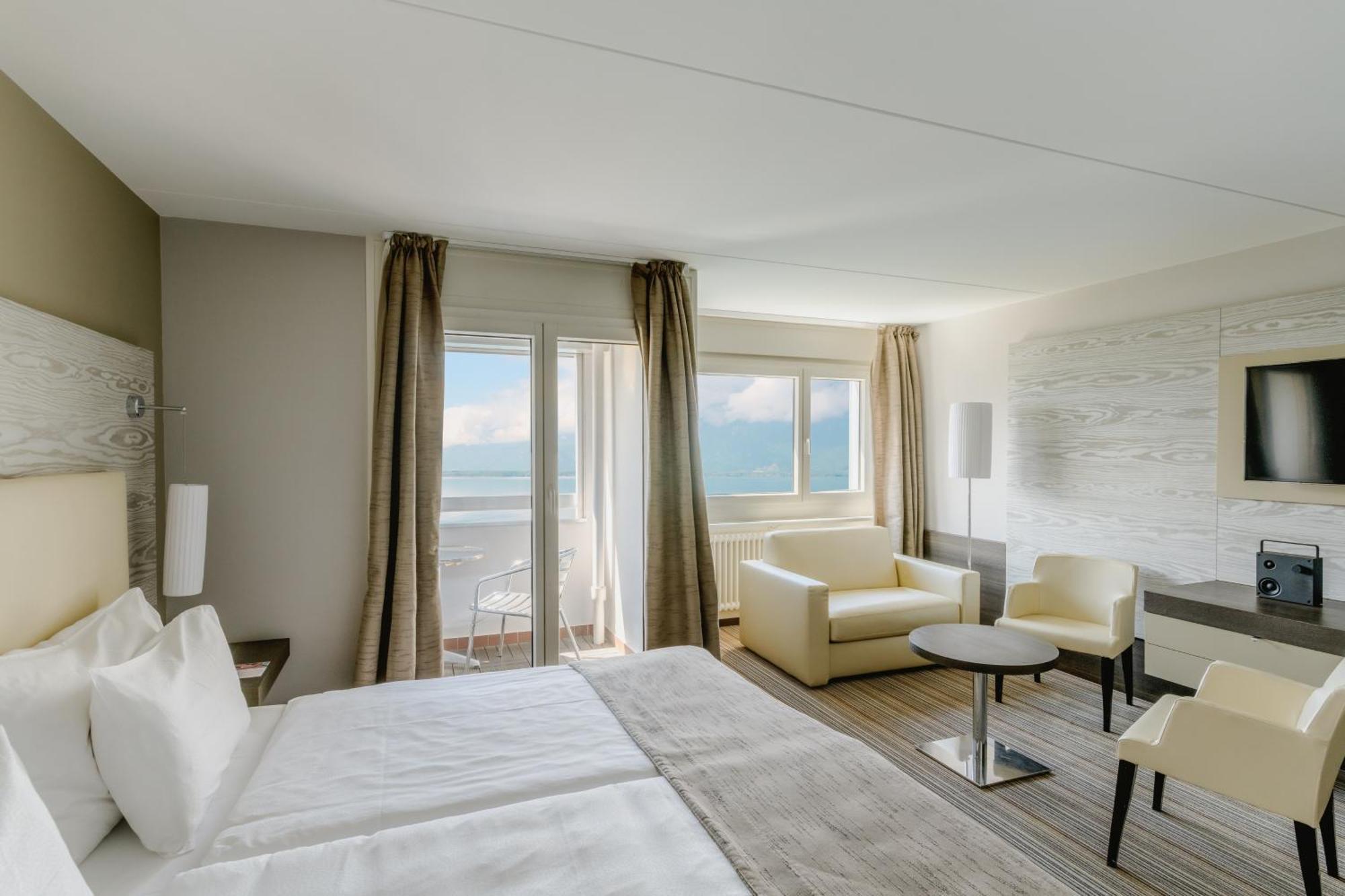 Classy Junior Suite – lake view and balcony