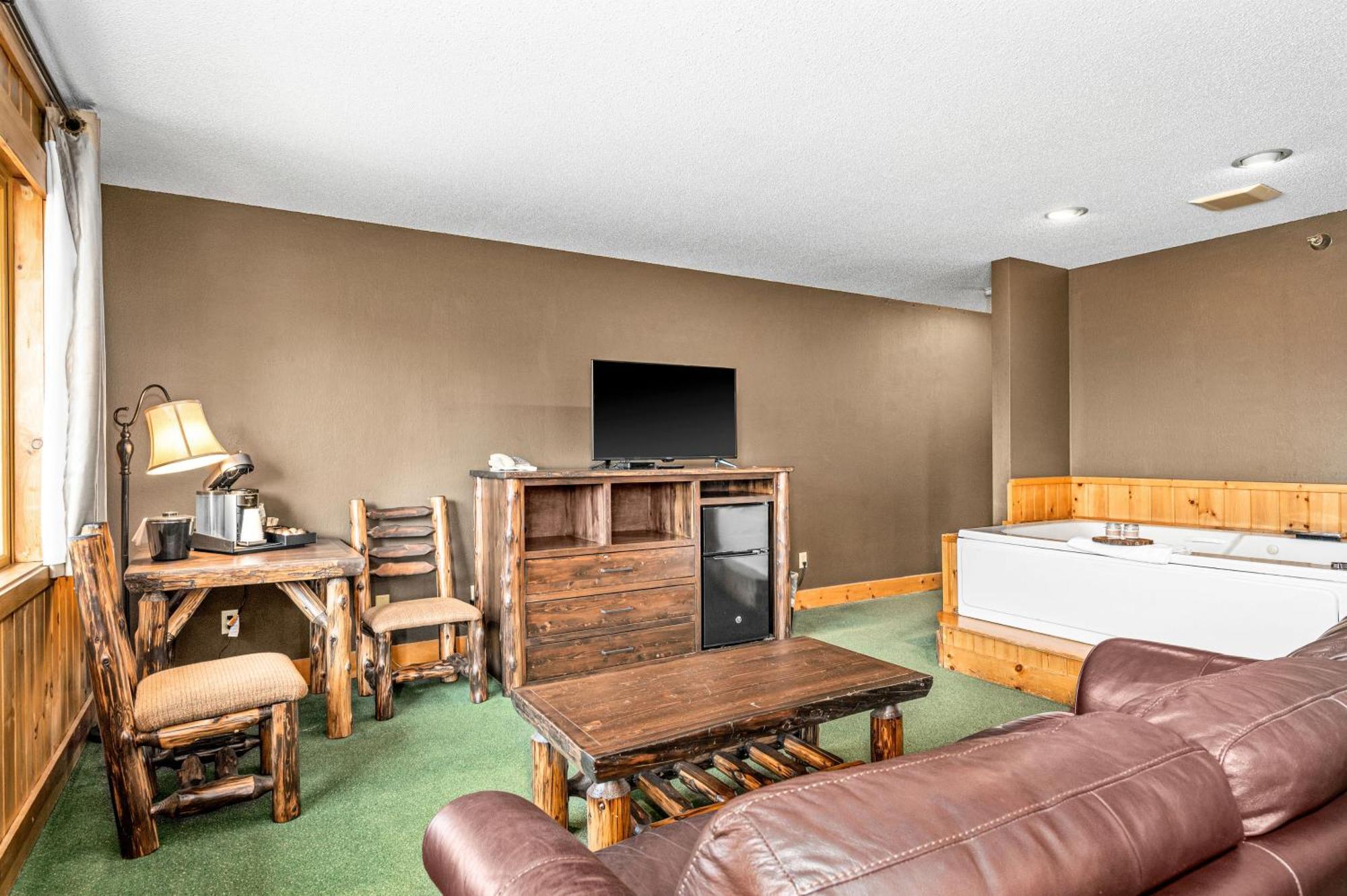 King Whirlpool Spa Guest Room,1600233468:JPEG