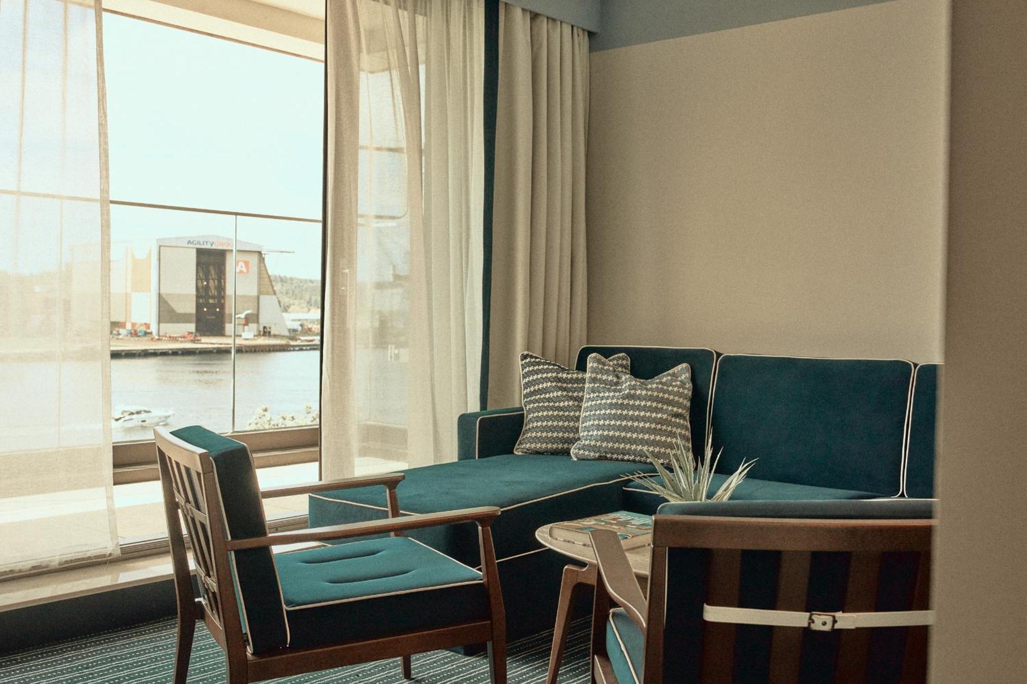 Suite Oceanfront with Balcony