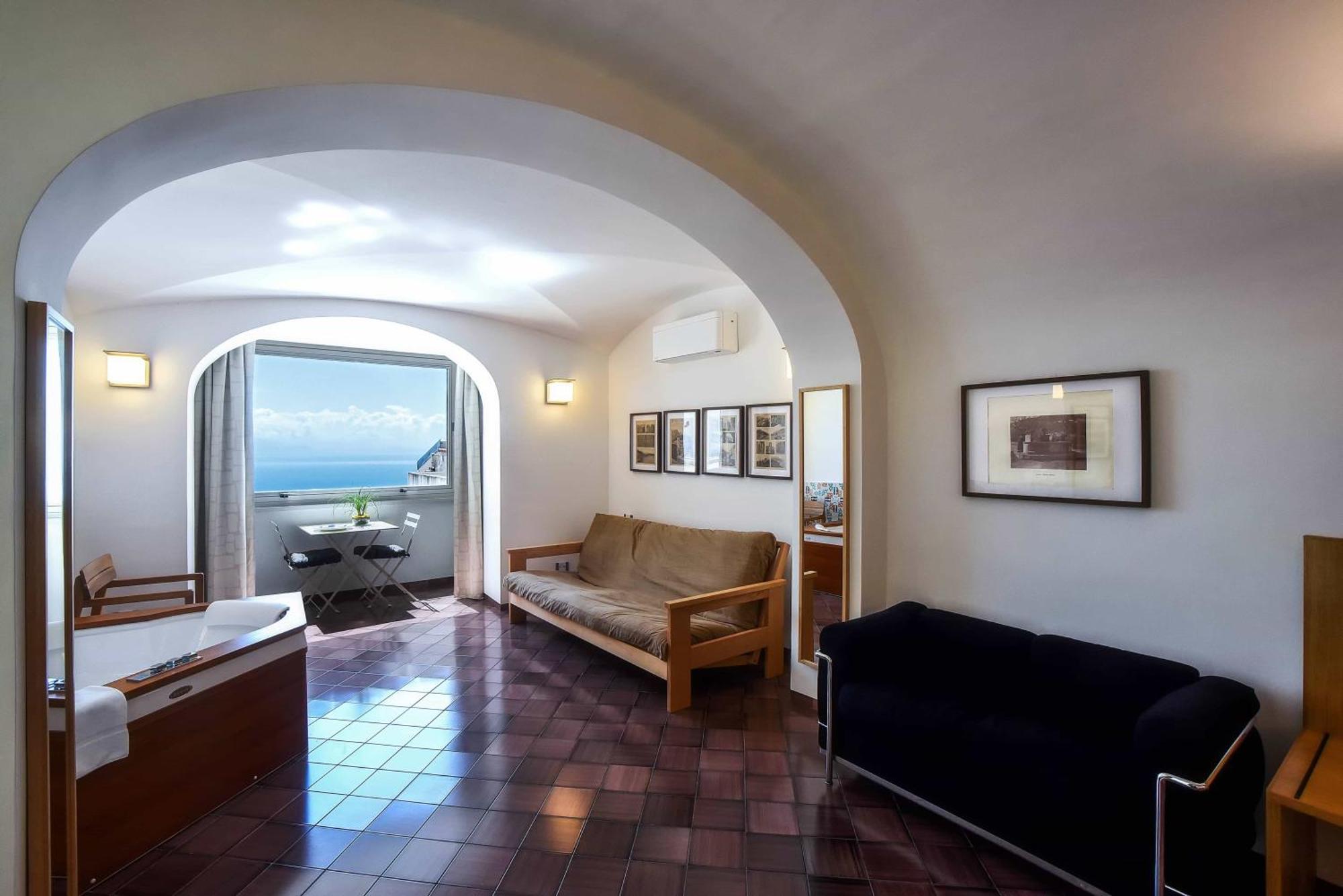 Suite with Sea View - Annex