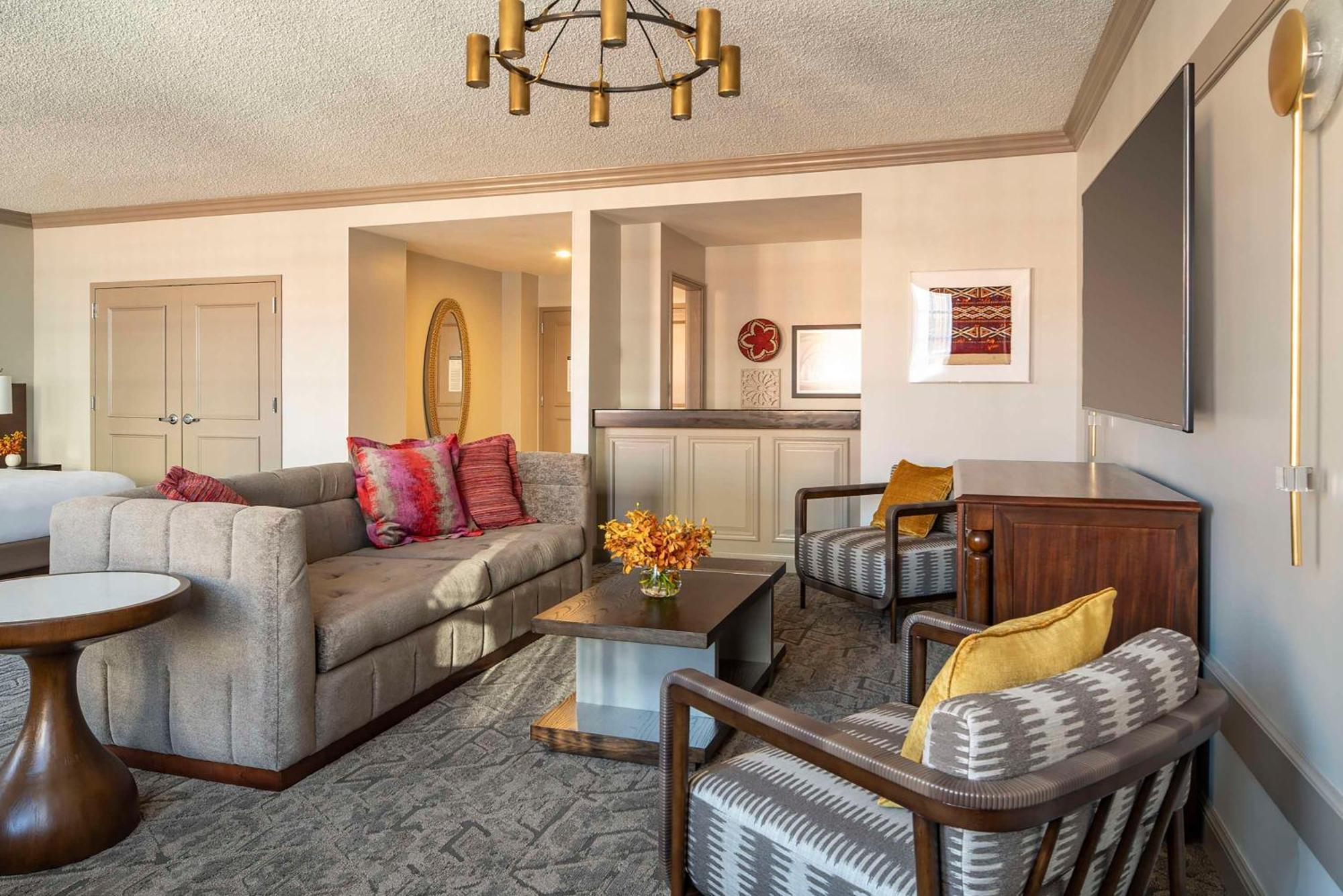 Luxury King Suite