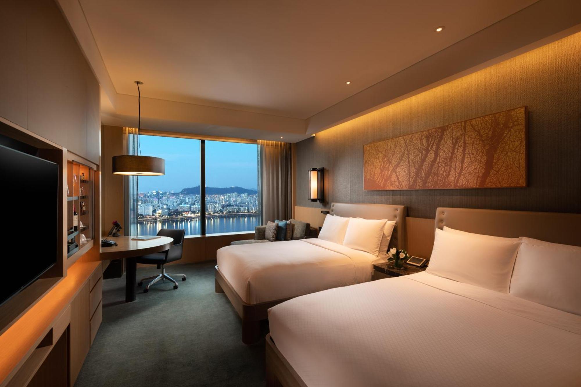Executive Queen Room with Two Queen Beds - River View