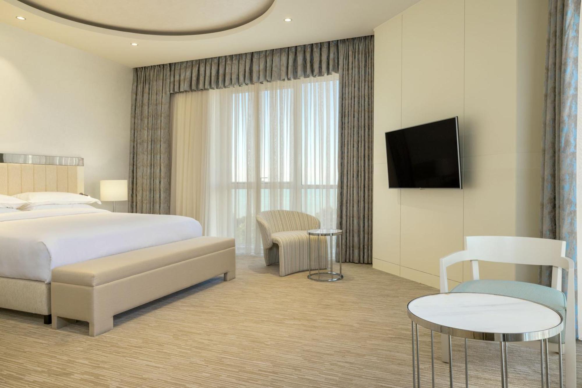 Executive Room Larger Guest room 1 King Corner room