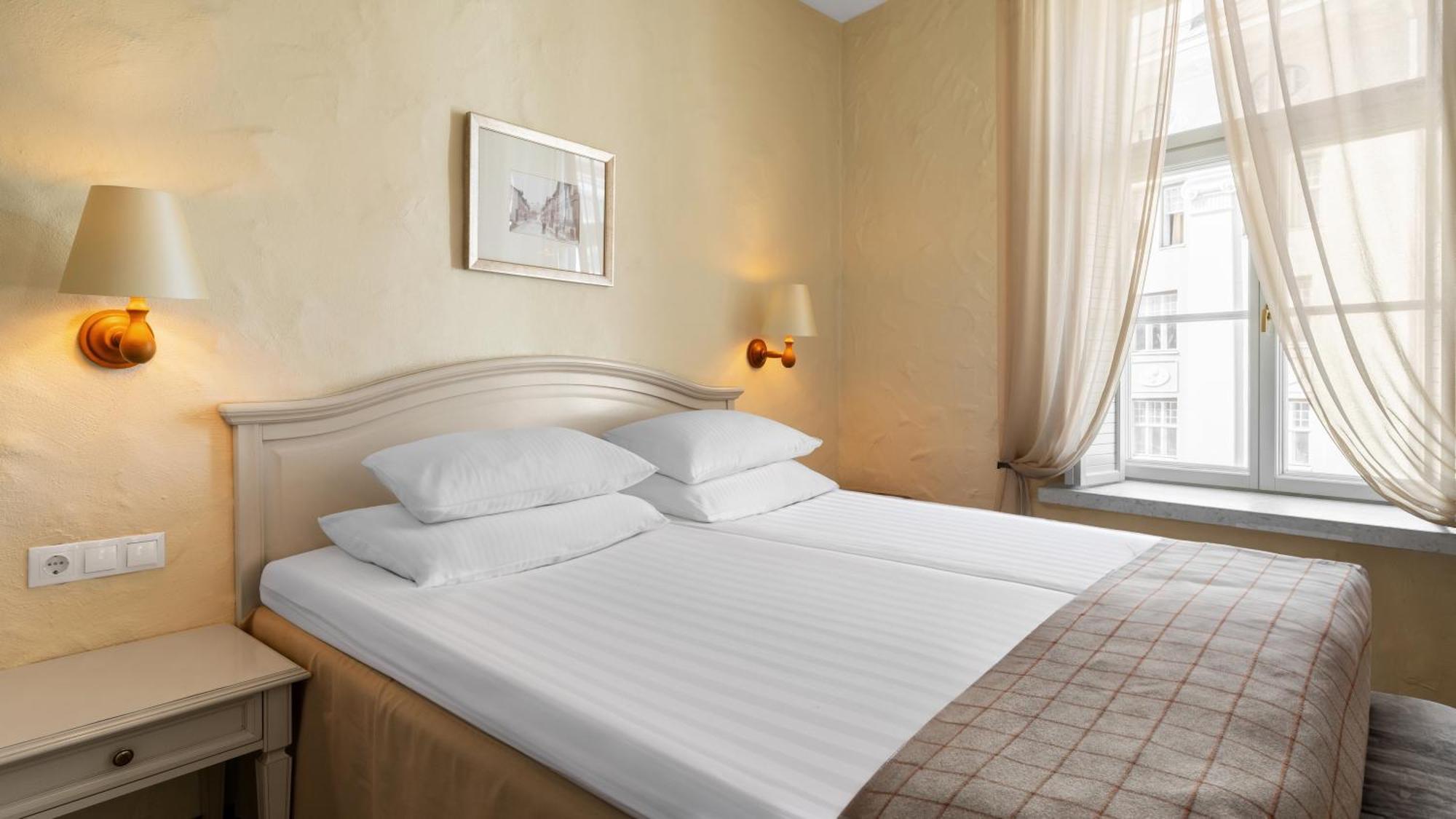 Suite room Spa Bath & Old Town view