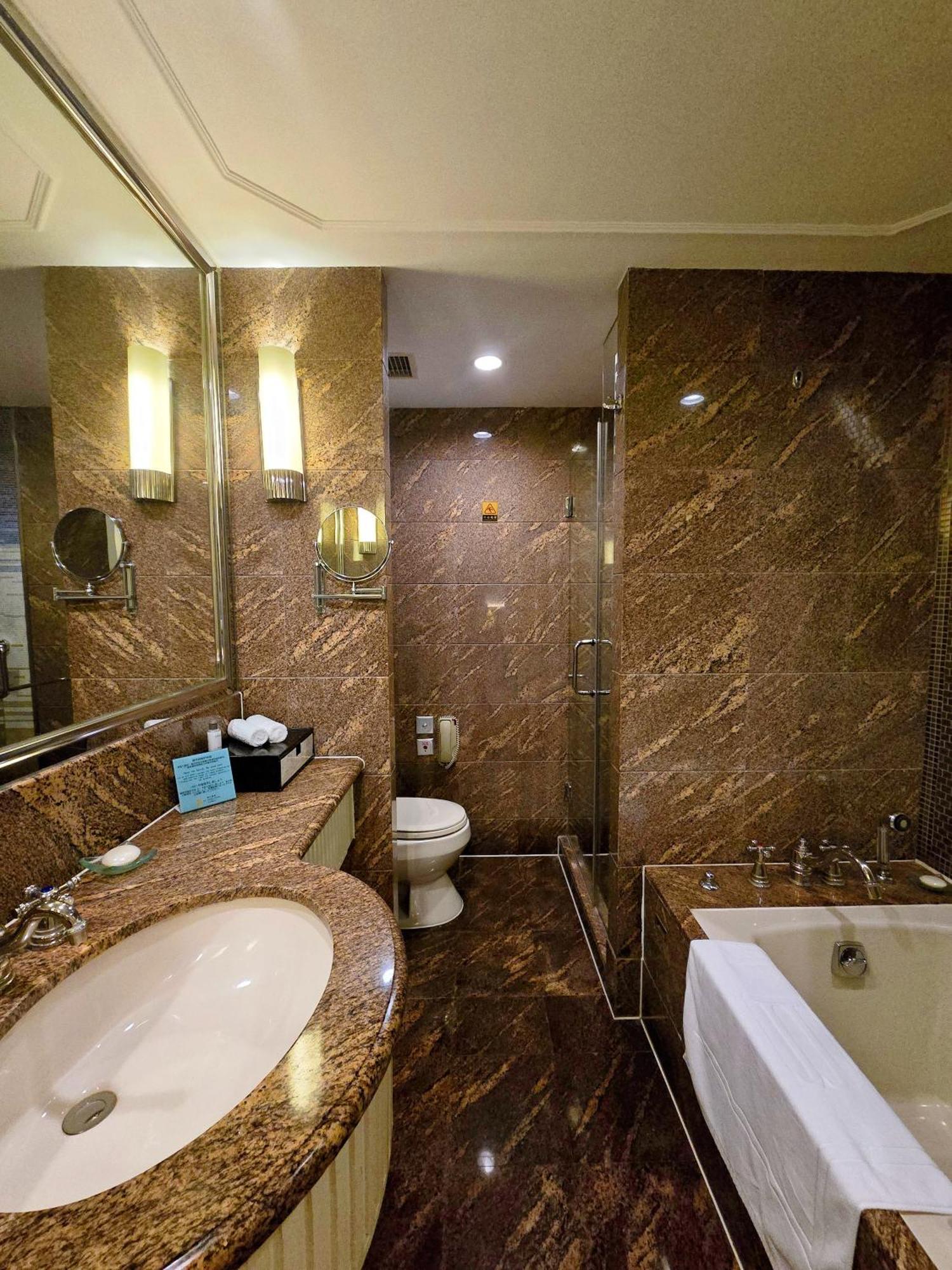 Cathay Building1926 Premier Deluxe Theme King Bed Room