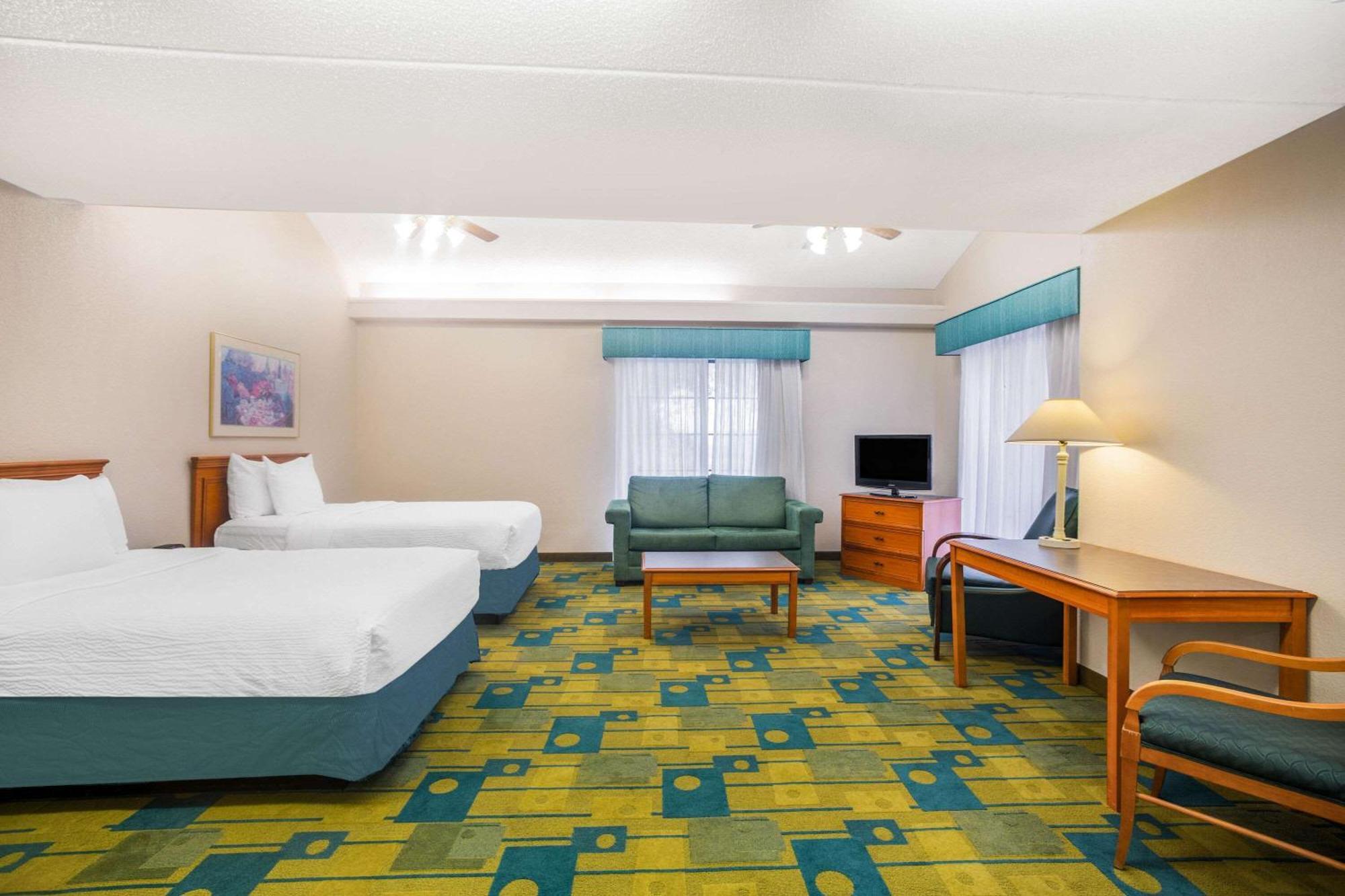 Suite with Two Double Beds - Non-Smoking