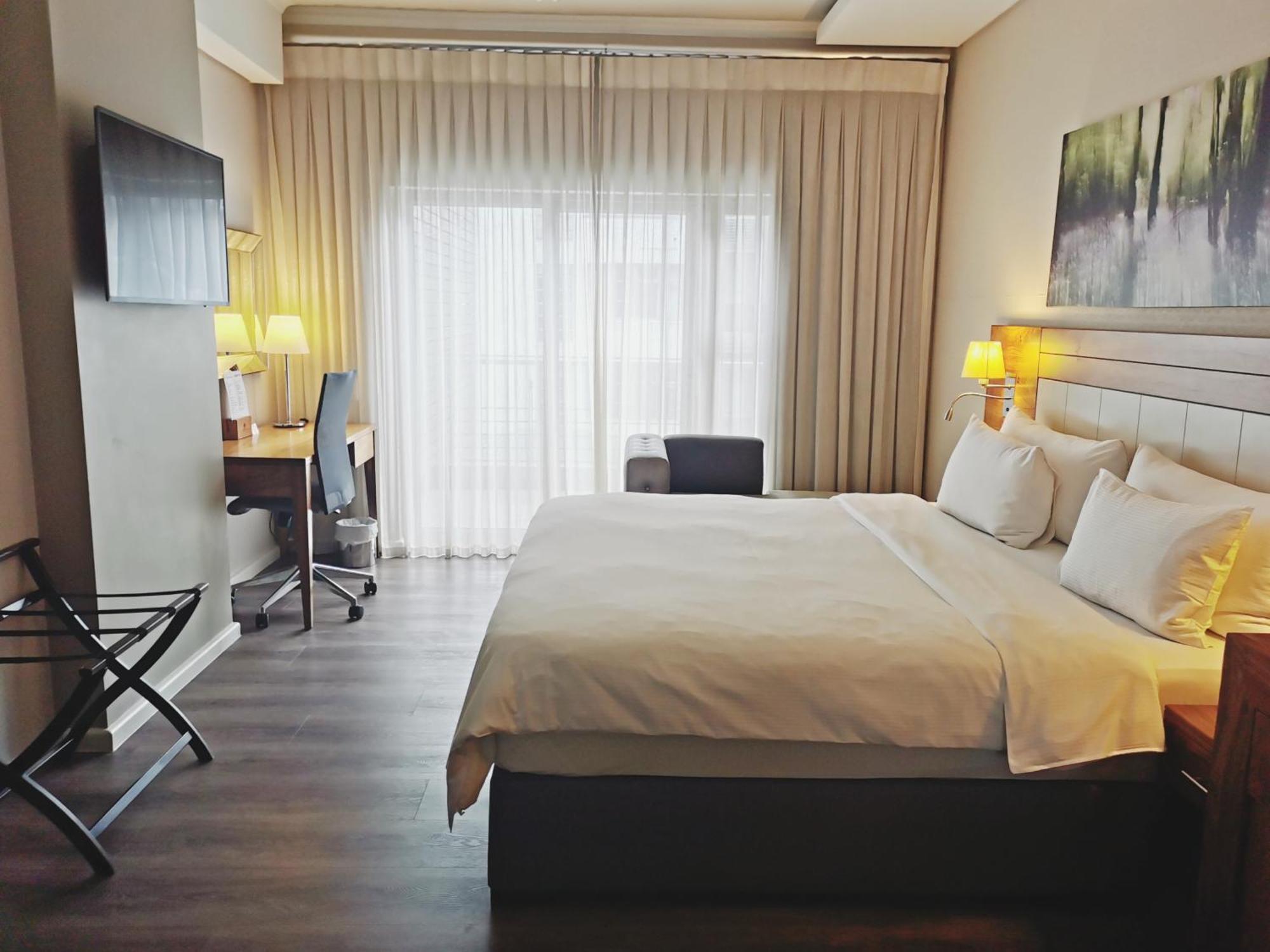 Deluxe Queen Room