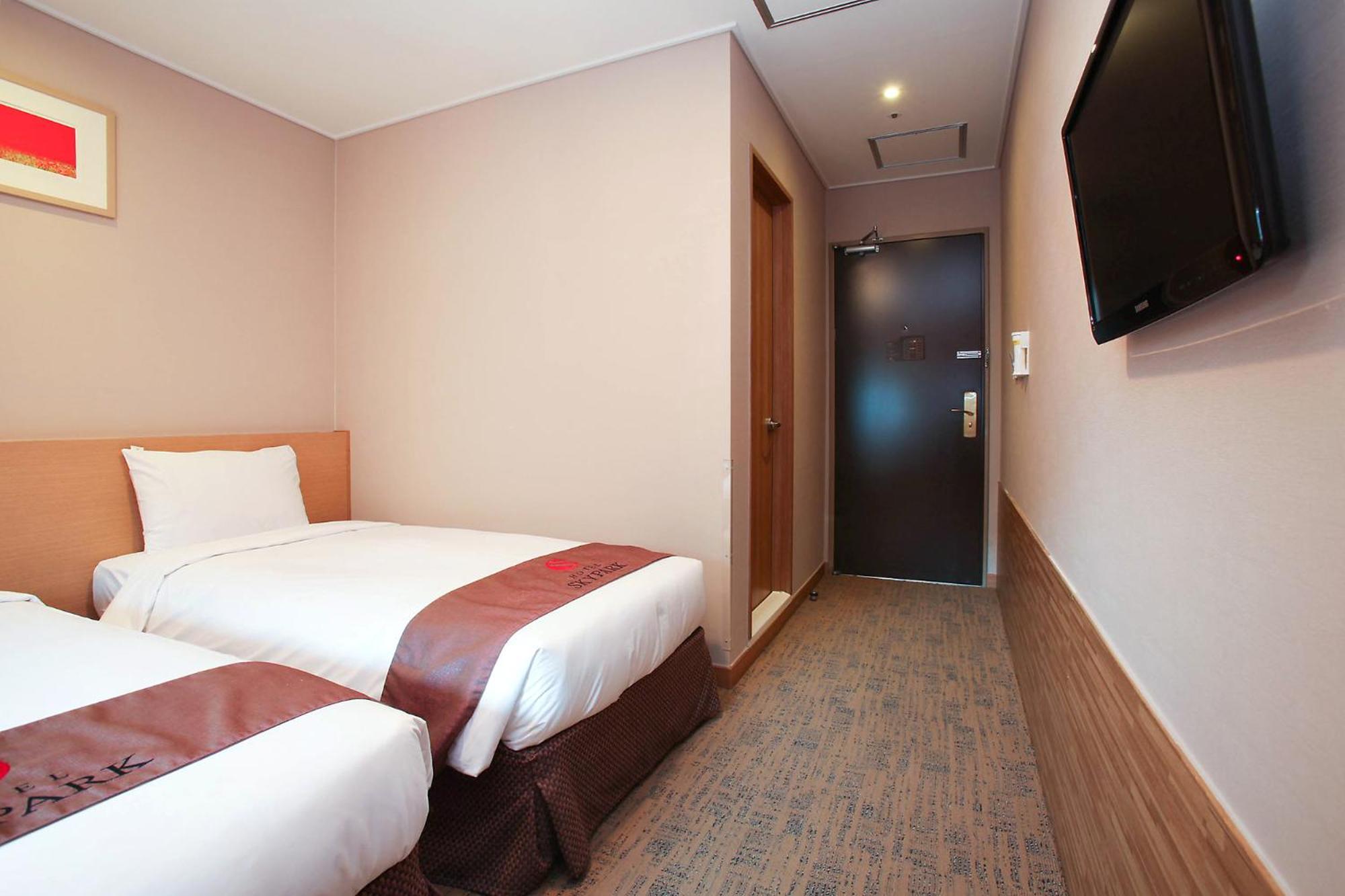 [Event PKG] Standard Twin Room 1 hour Early check from 1400 & 1 set of Soothing Pad