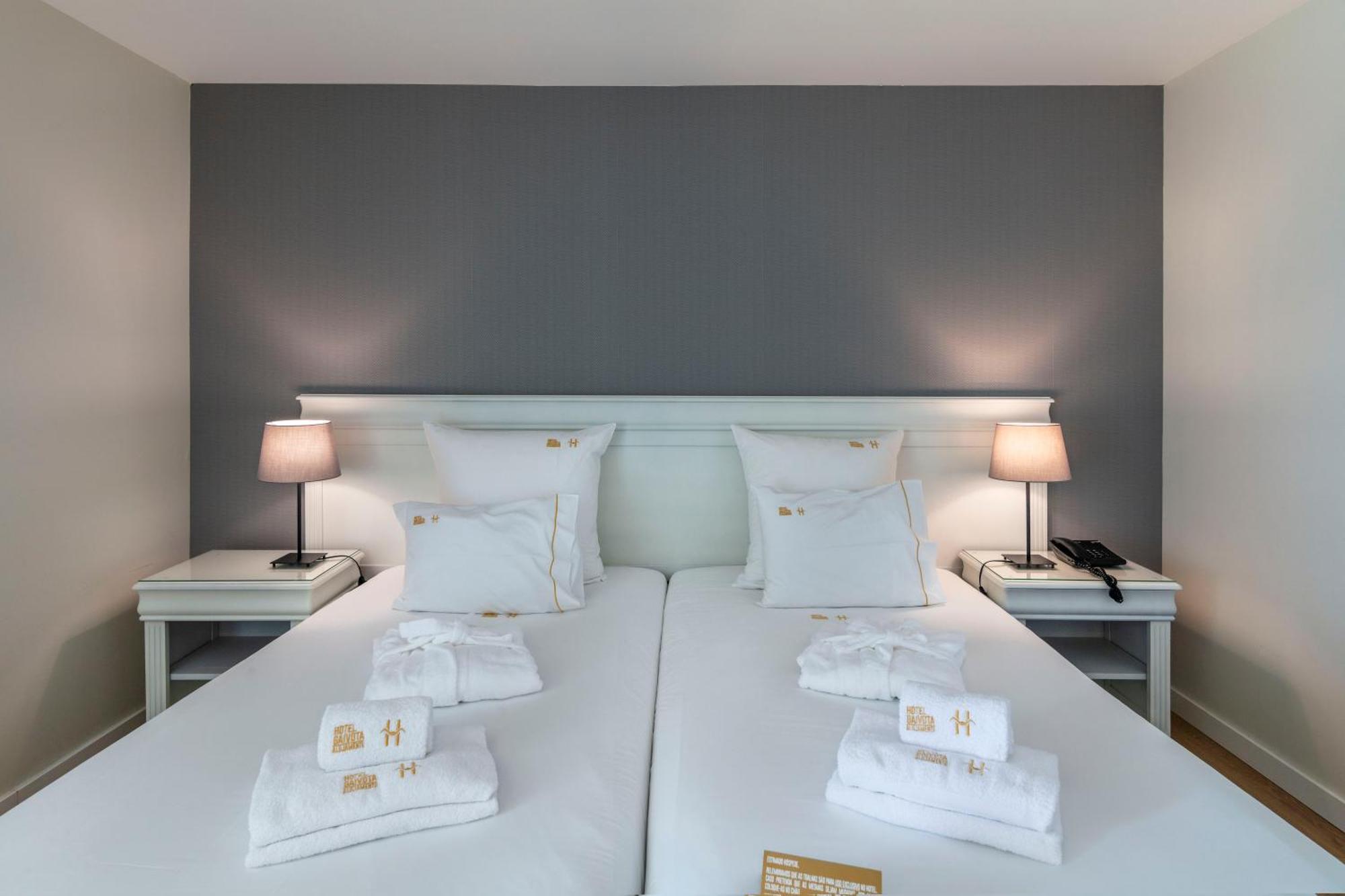 Deluxe One-Bedroom Suite Sea View