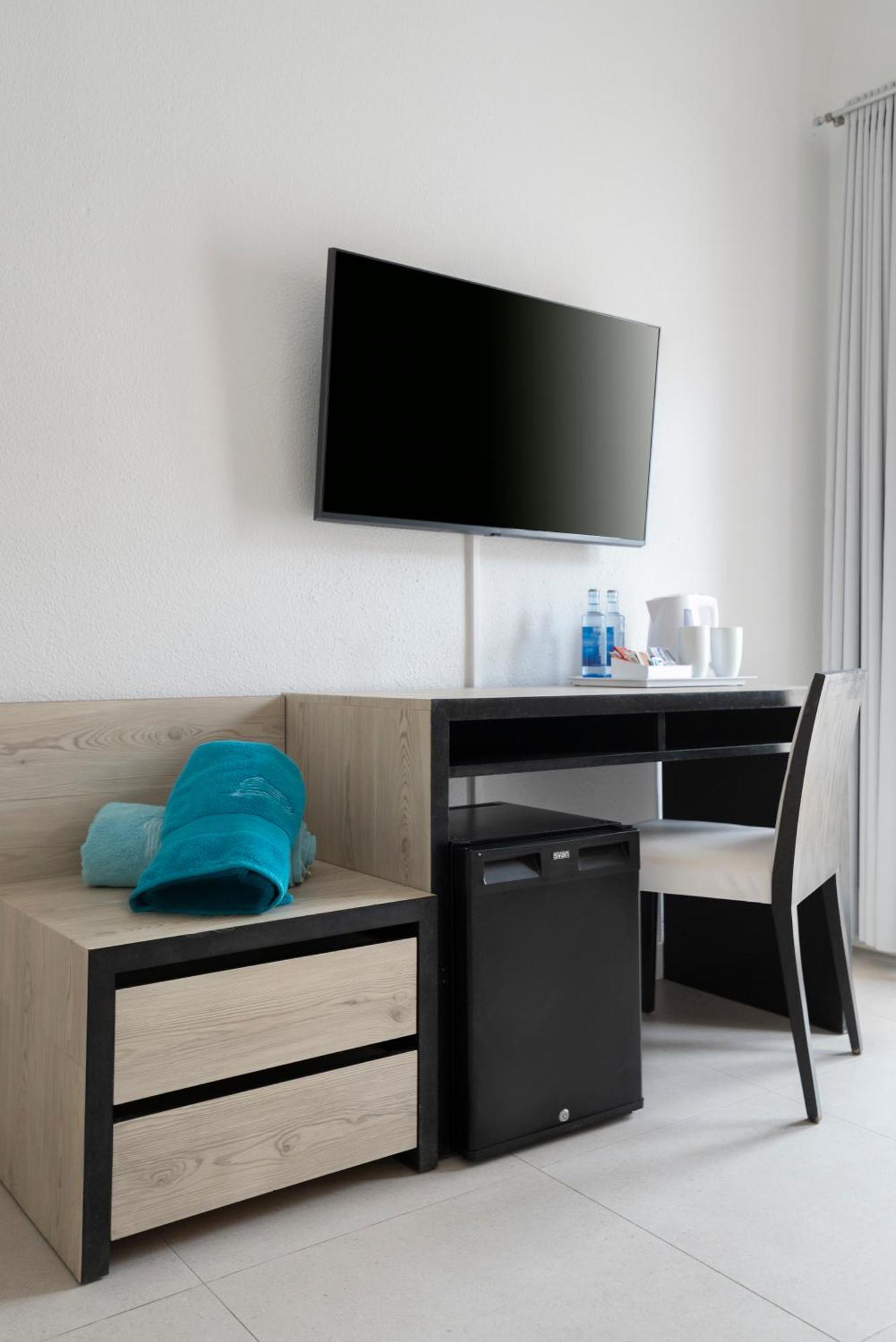 Doppelzimmer mit Balkon und Meerblick