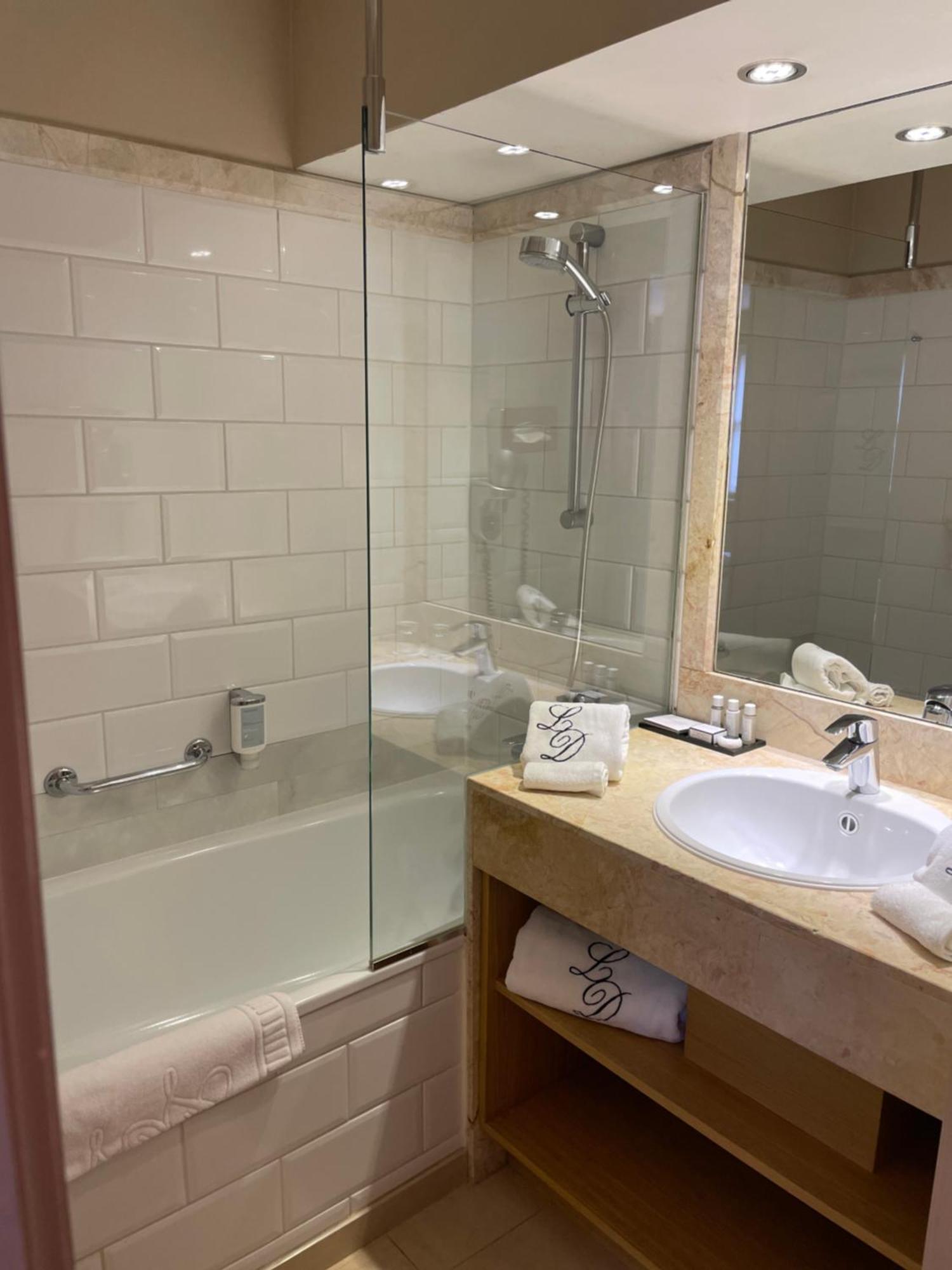 Double Room,1765839388:JPEG