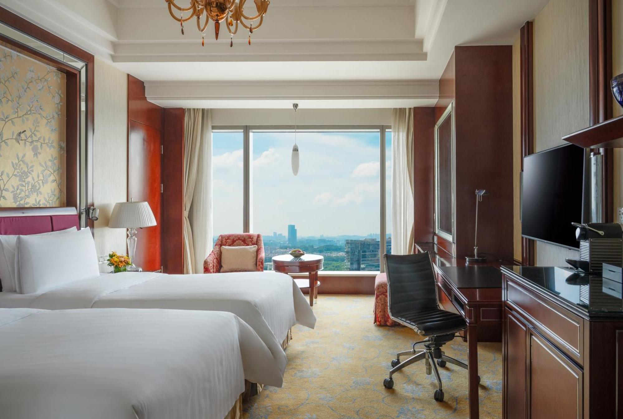 Horizon Deluxe Twin Room with Riverview