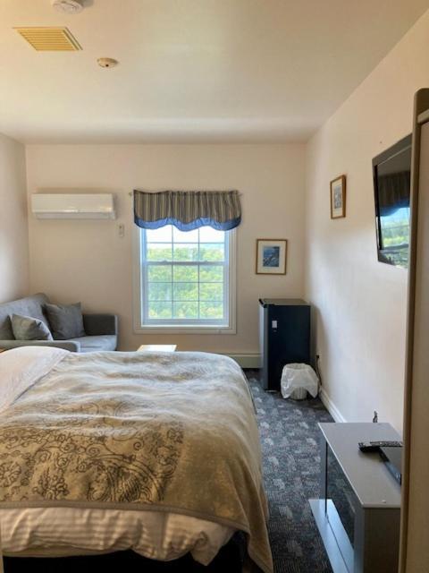 Small Double Room,1617473080:JPEG