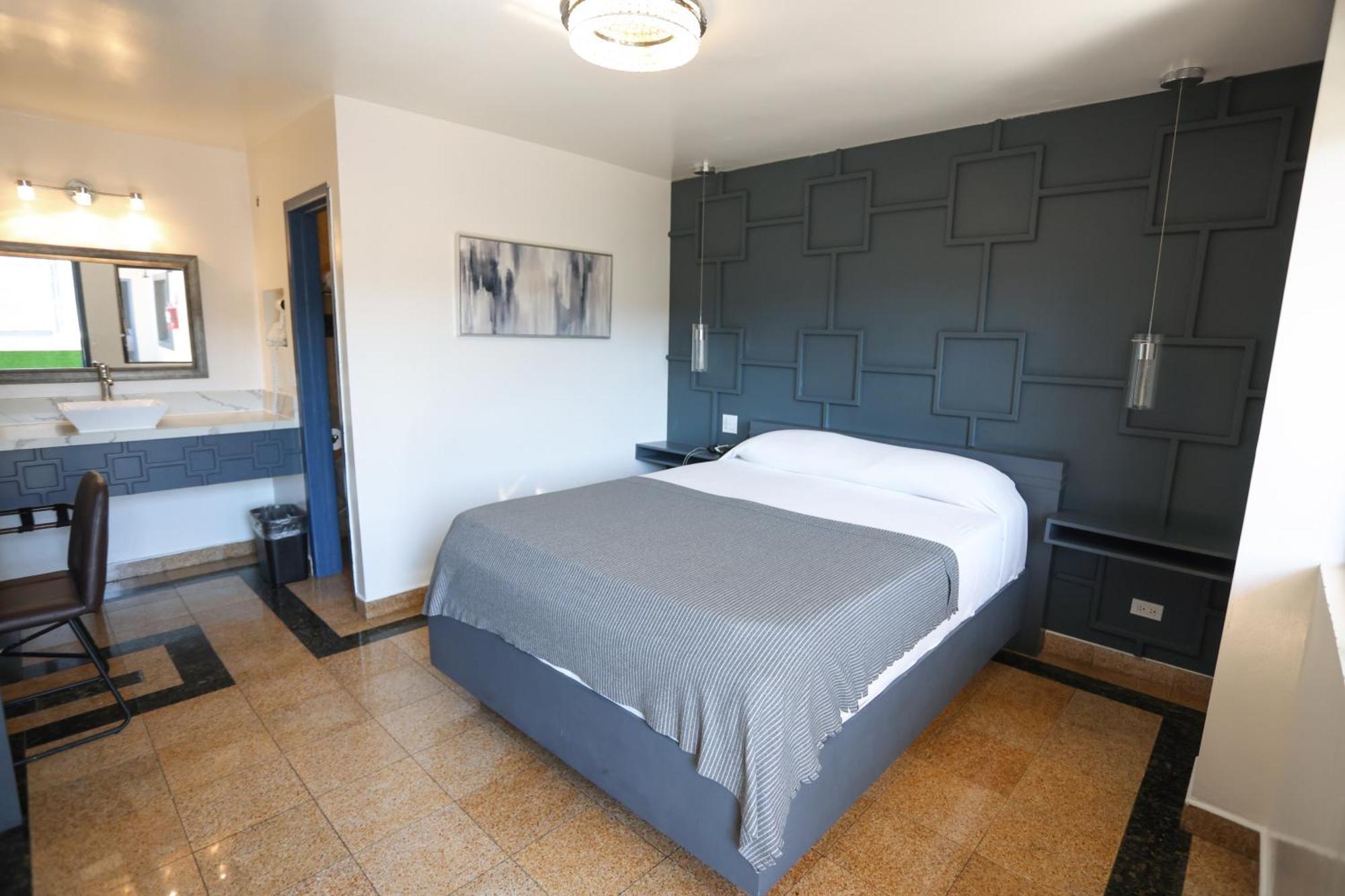 Deluxe Queen Room