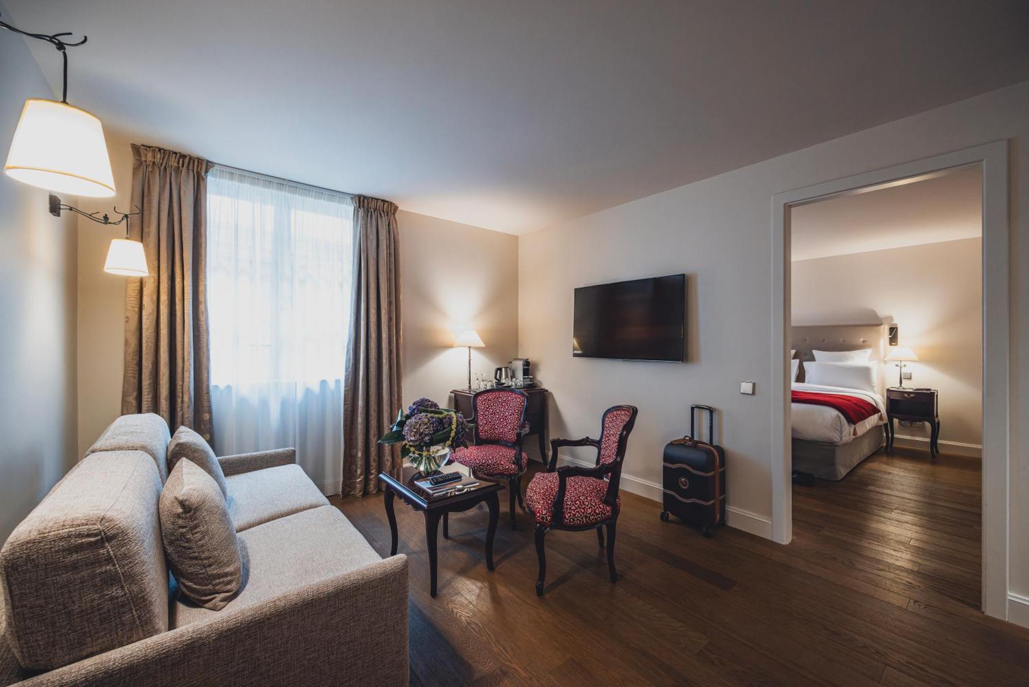 Signature Room,1756422411:JPEG