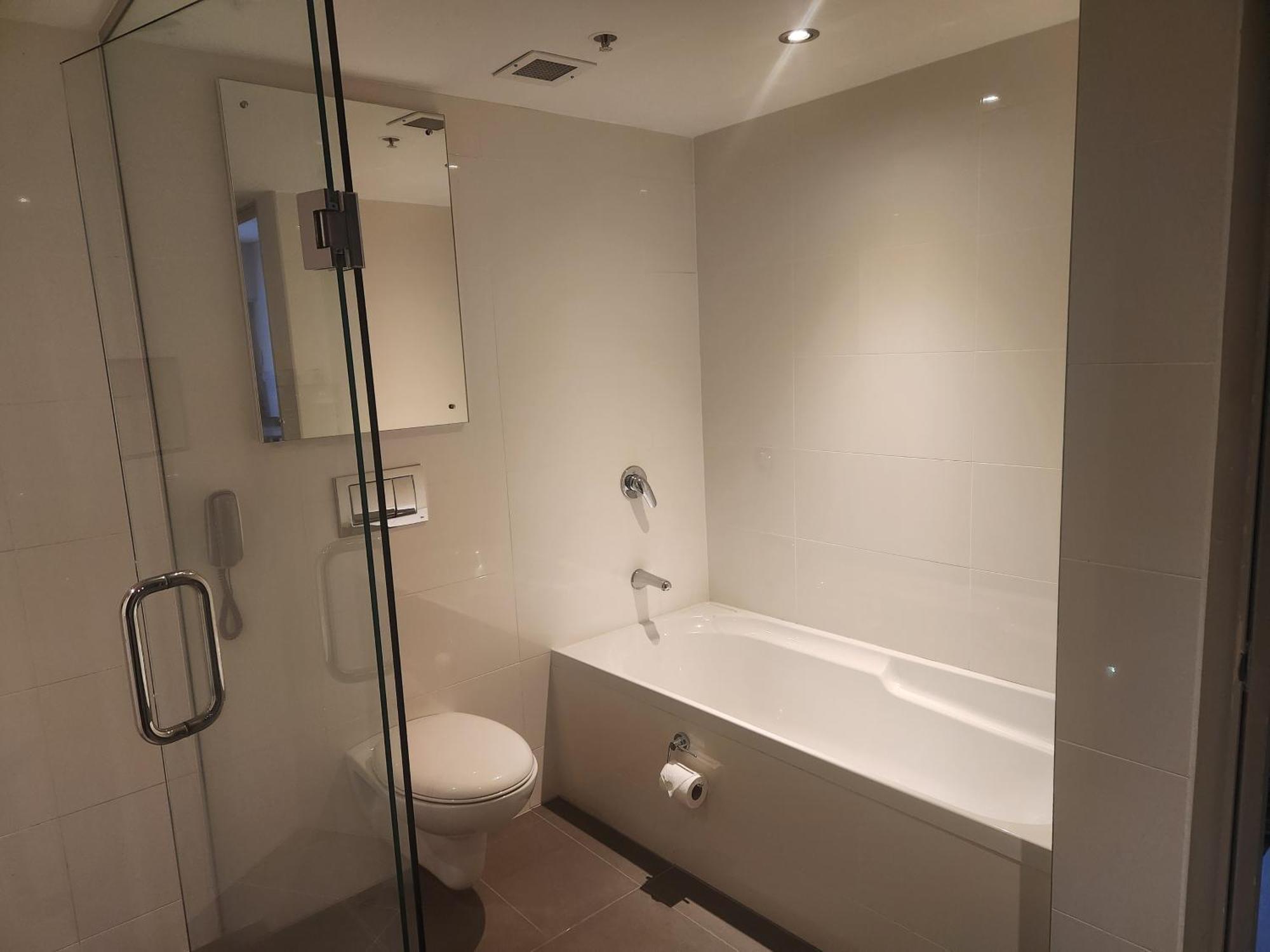 Bureau Twin Room