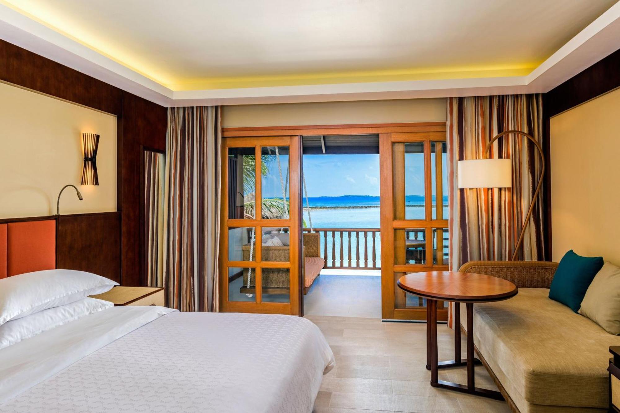 Deluxe King Room Beach View