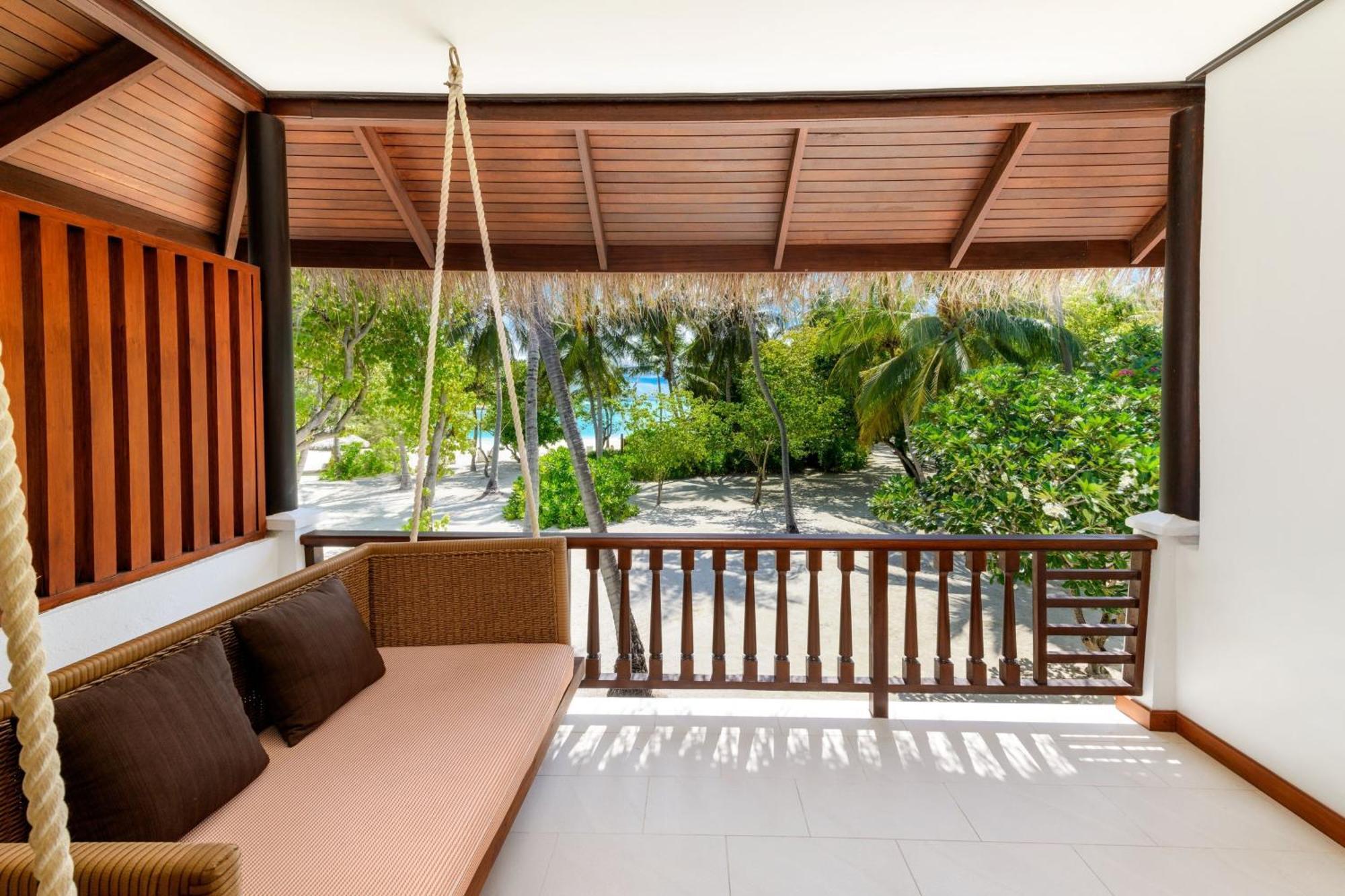 Deluxe King Room Island View