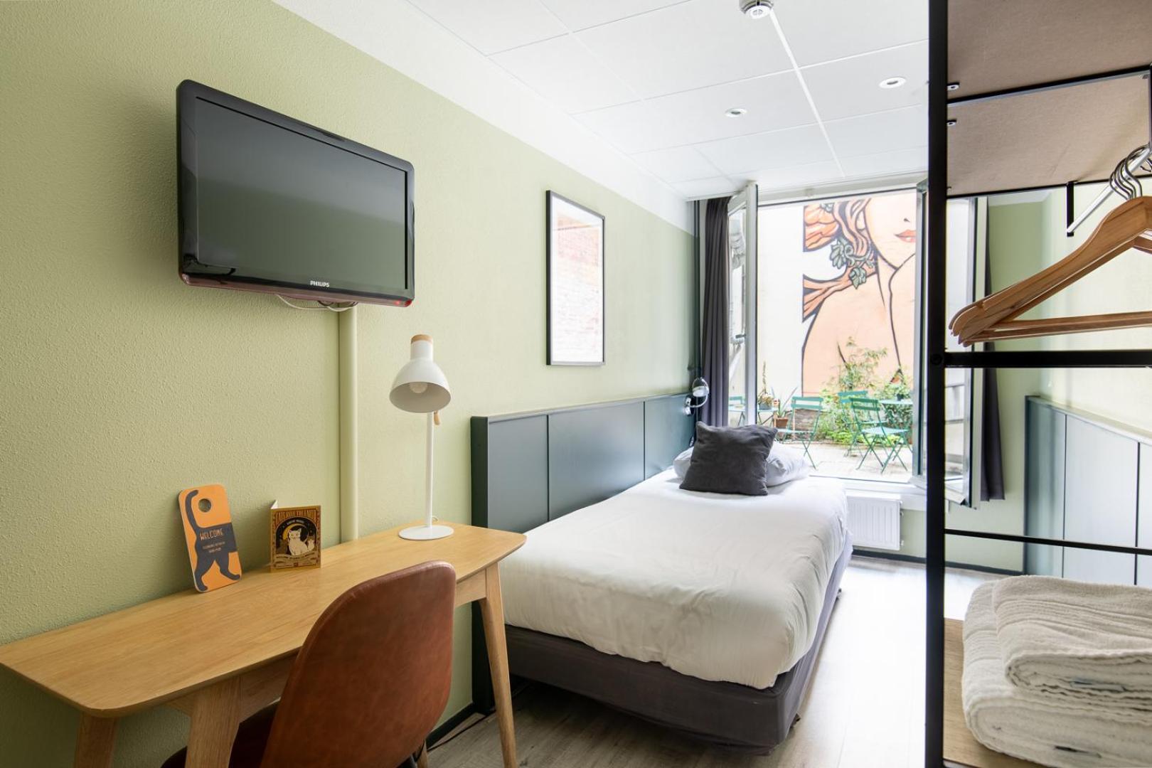Single Room with Shared Bathroom