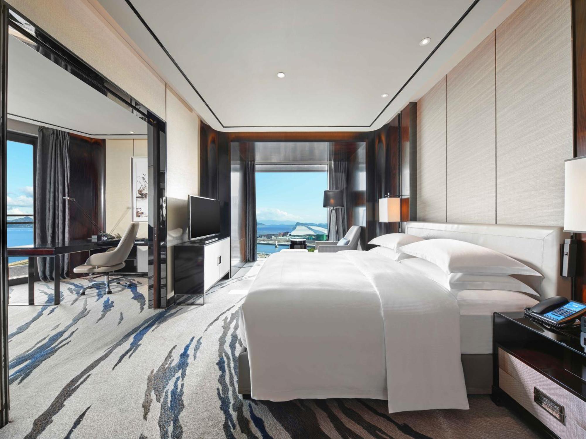 King One Bedroom Suite W/ Balcony WangHai Wing