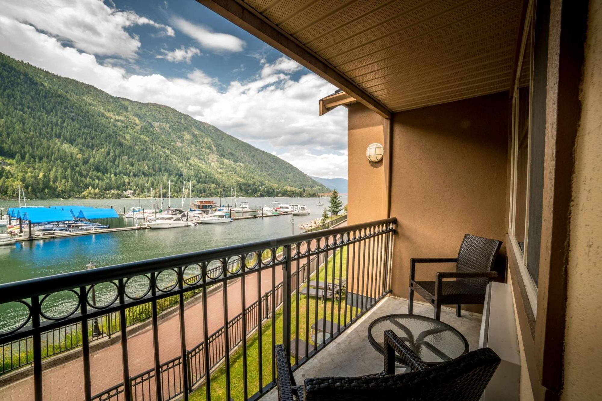King Room with Sofa Bed and Lake View - Non-Smoking