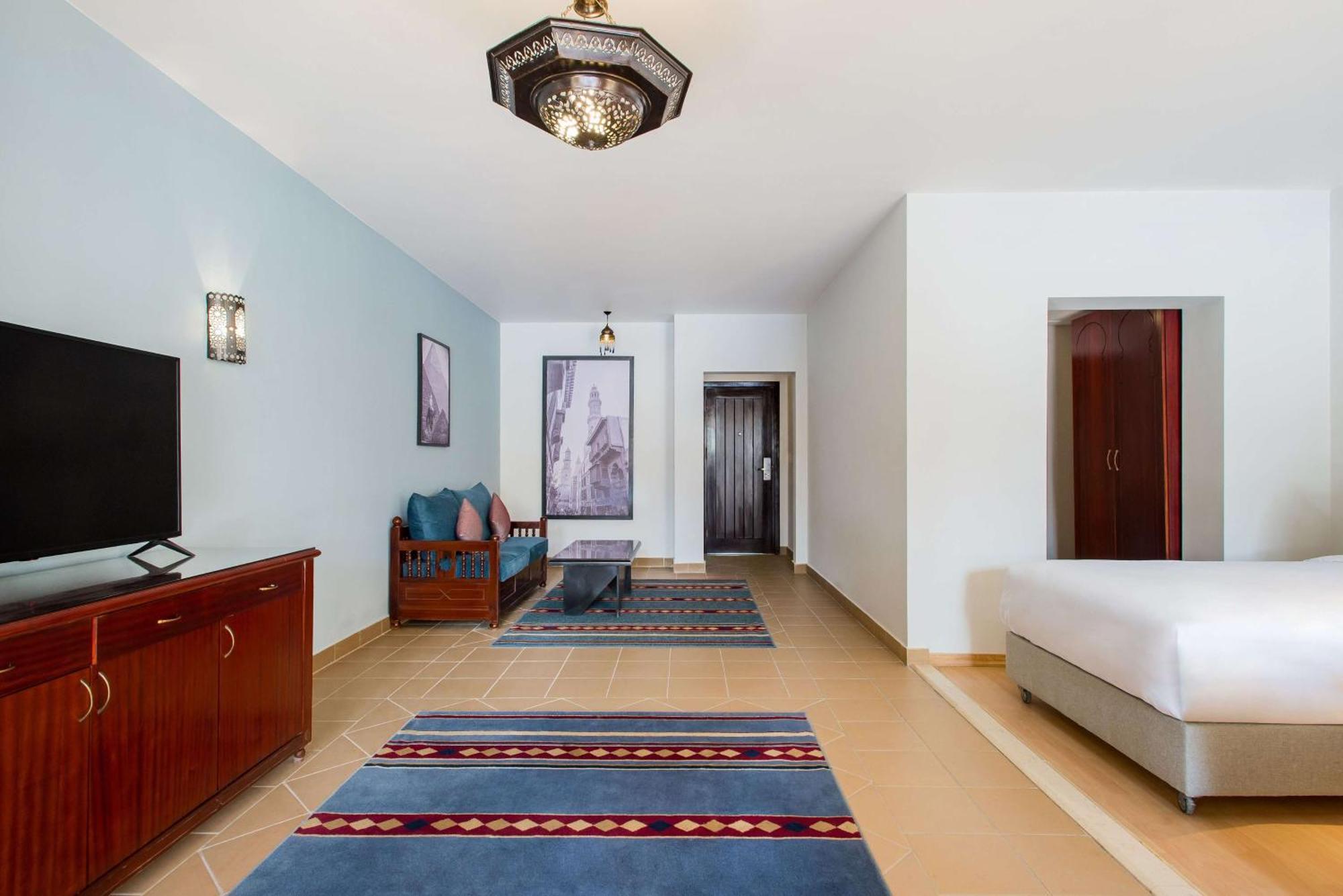 Junior Suite - Pool View