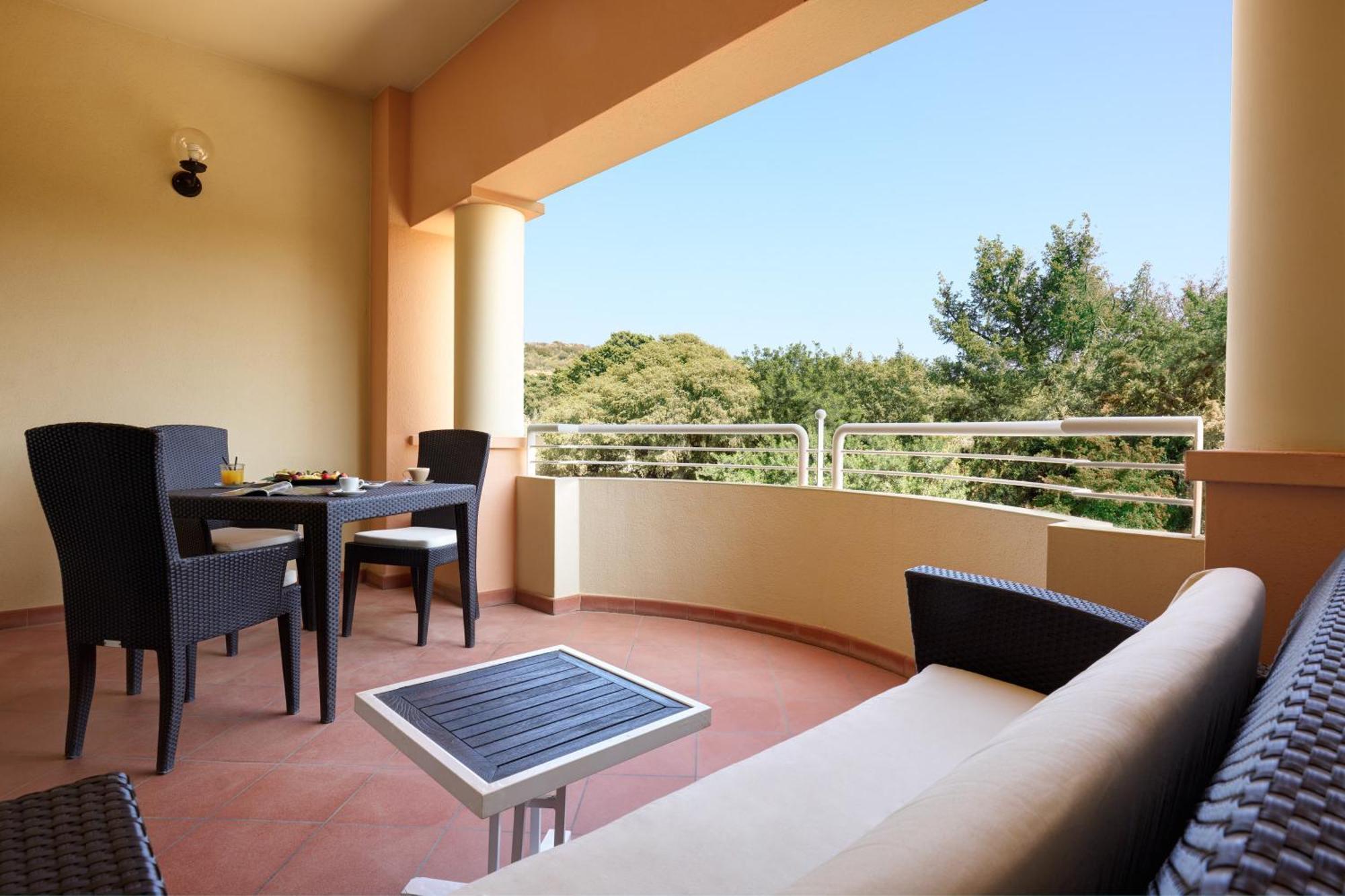 Standard Dreibettzimmer mit Gartenblick