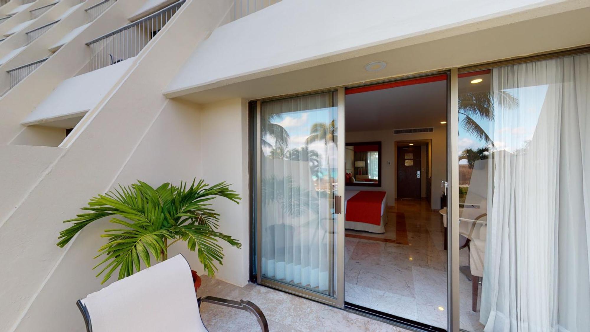 Deluxe Swim-Up Ocean View (Adults Only),1623651631:JPEG