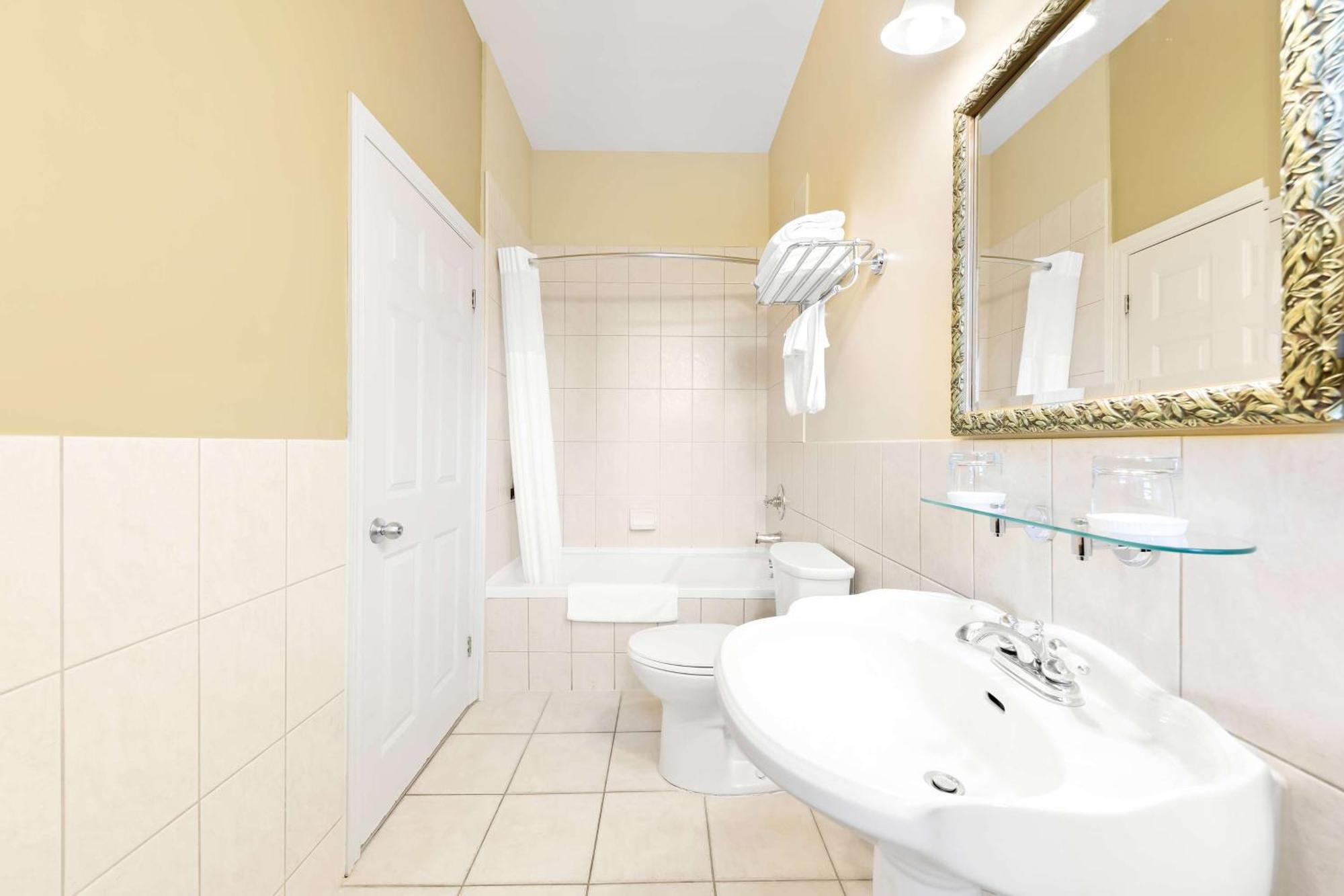 Suite with Two Double Beds and Living Area - Non-Smoking