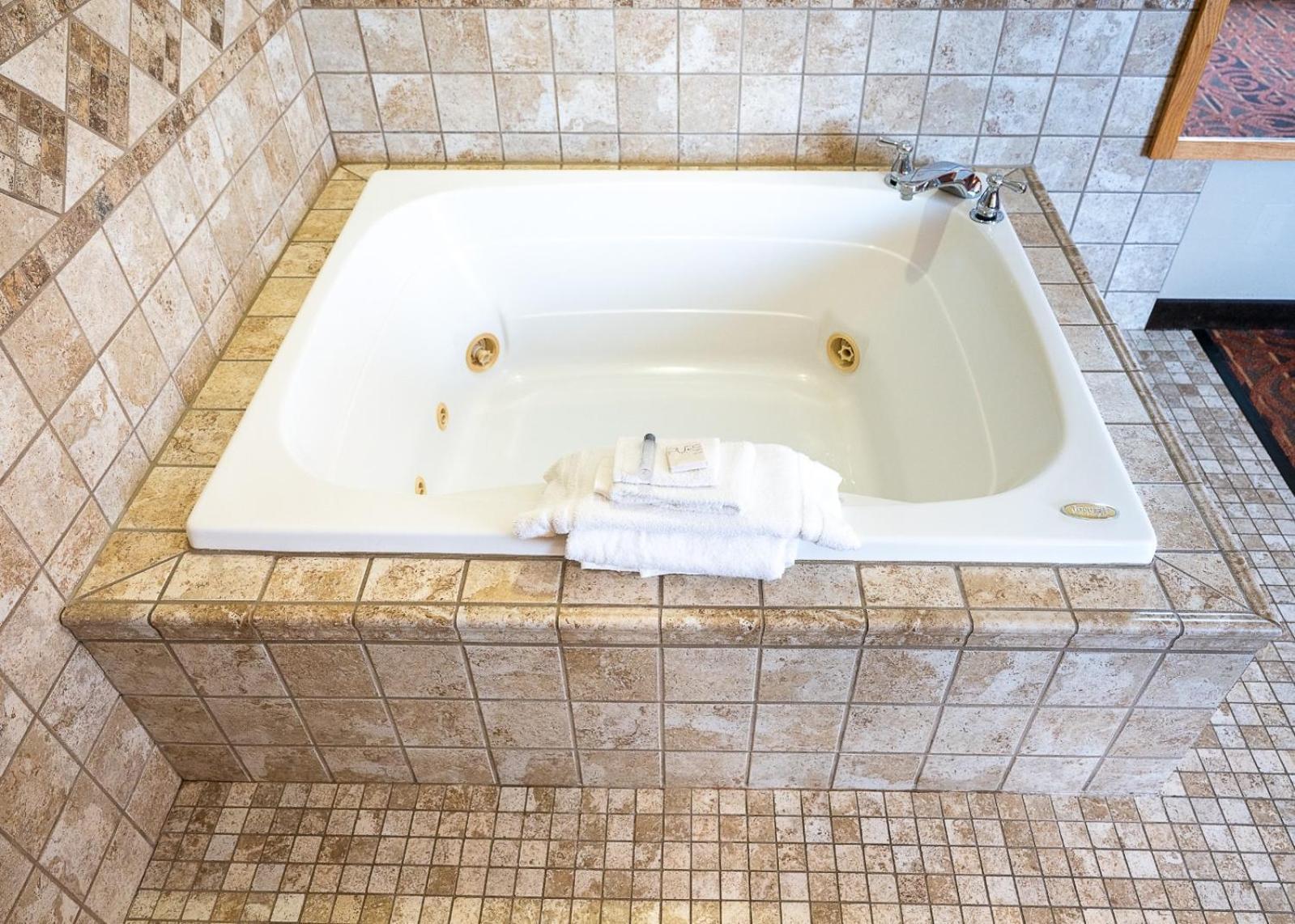 Suite with Hot Tub