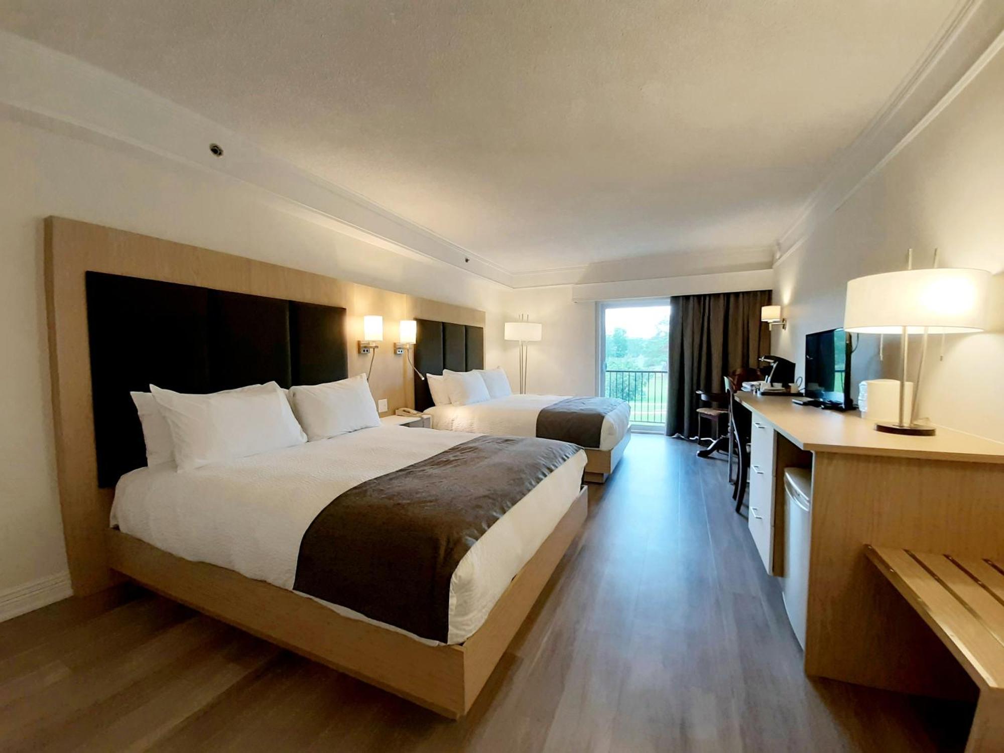 Lakeside prestige room with 2 Queen beds