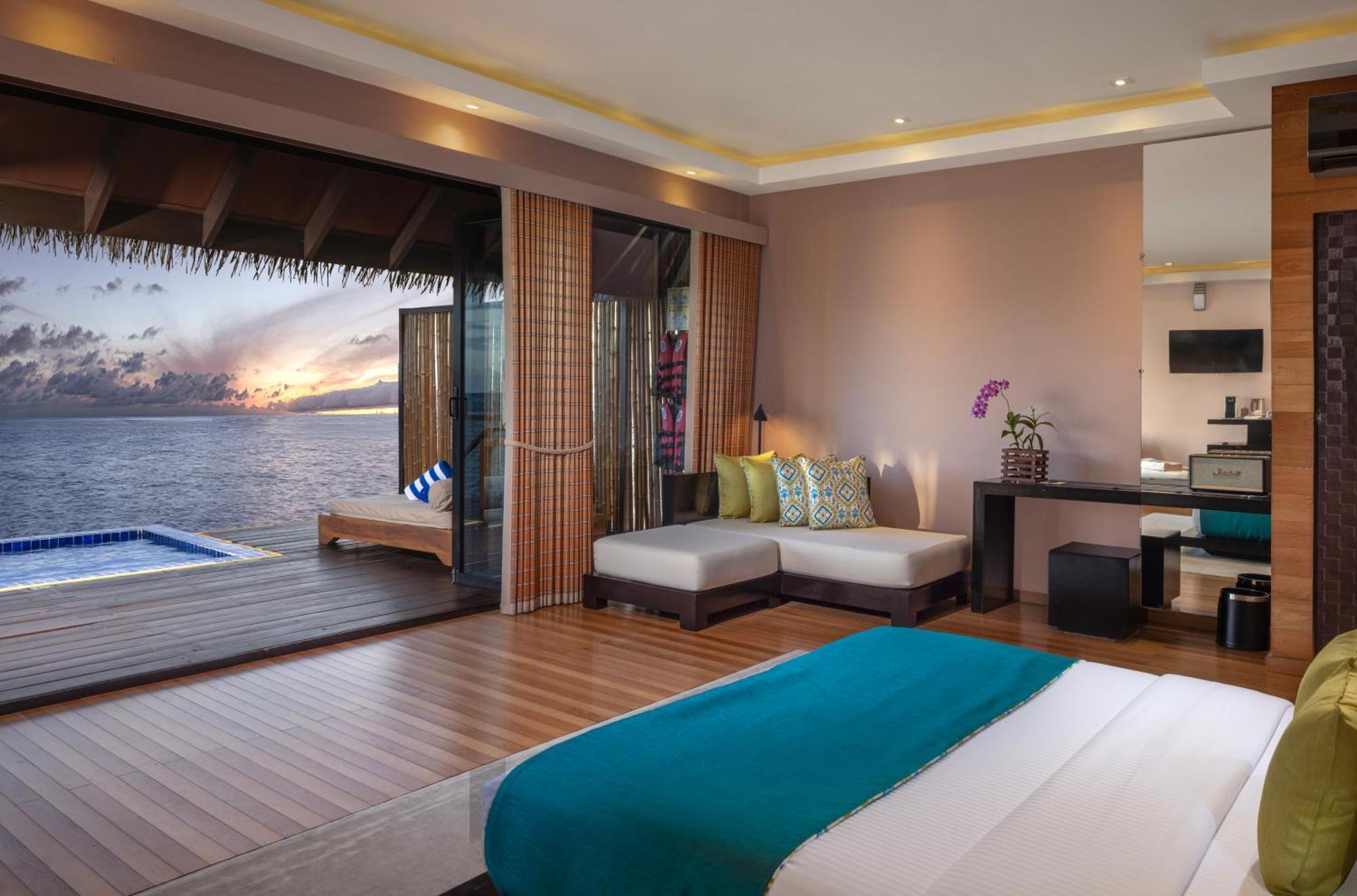 Sunrise Water Villa Private Pool & Jacuzzi