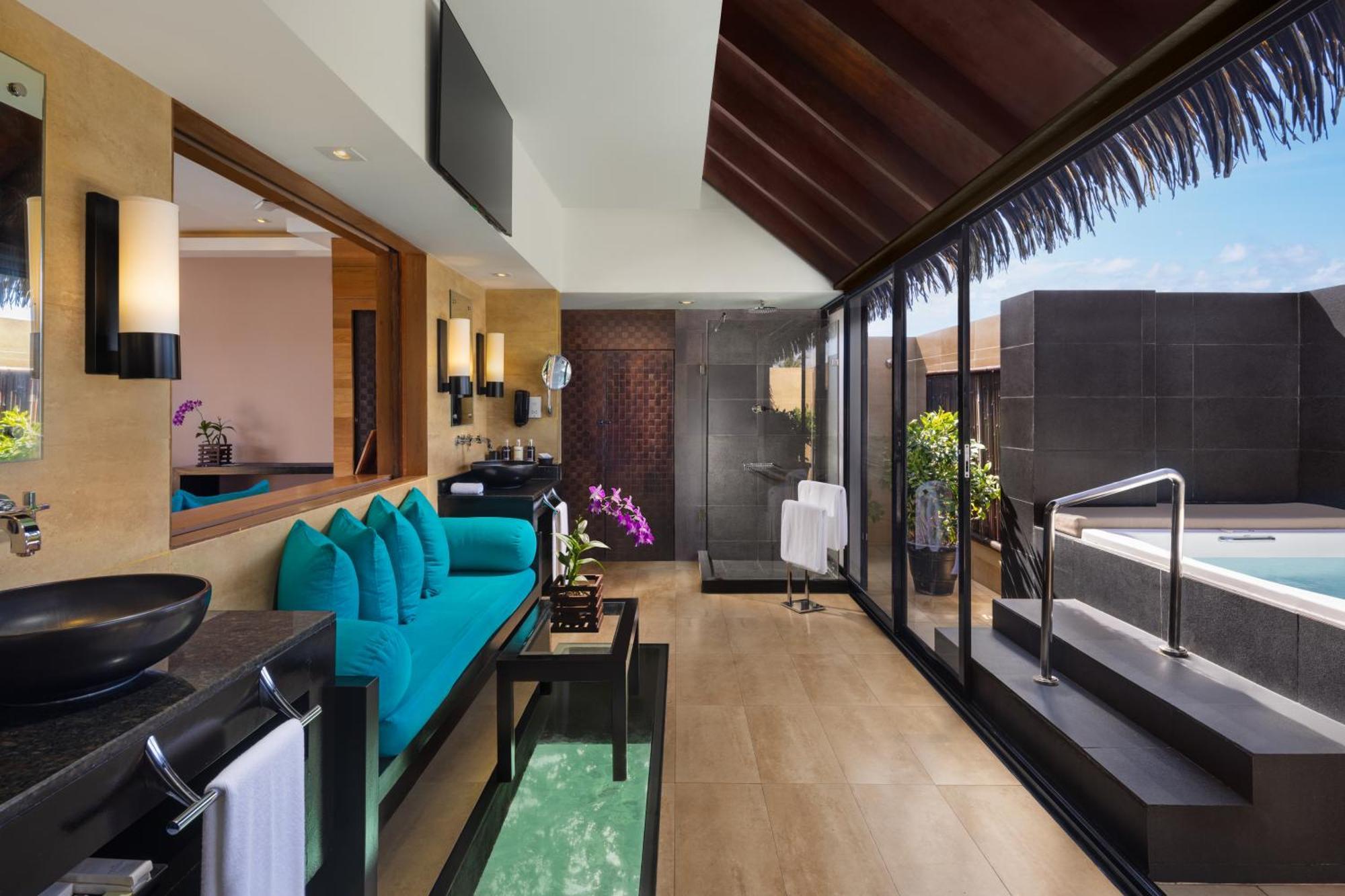 Sunrise Water Villa Private Pool & Jacuzzi