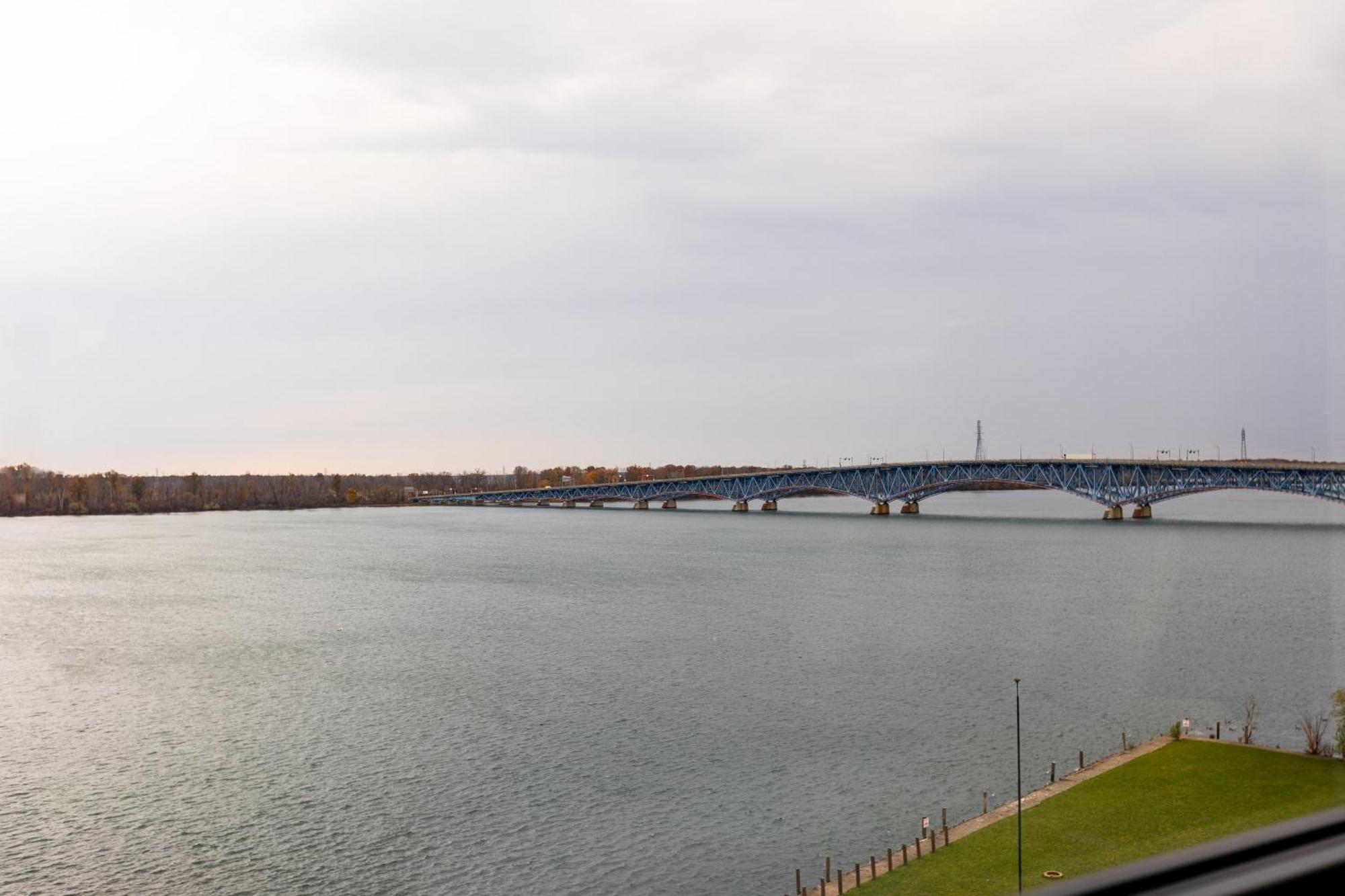 Standard King Room with River View
