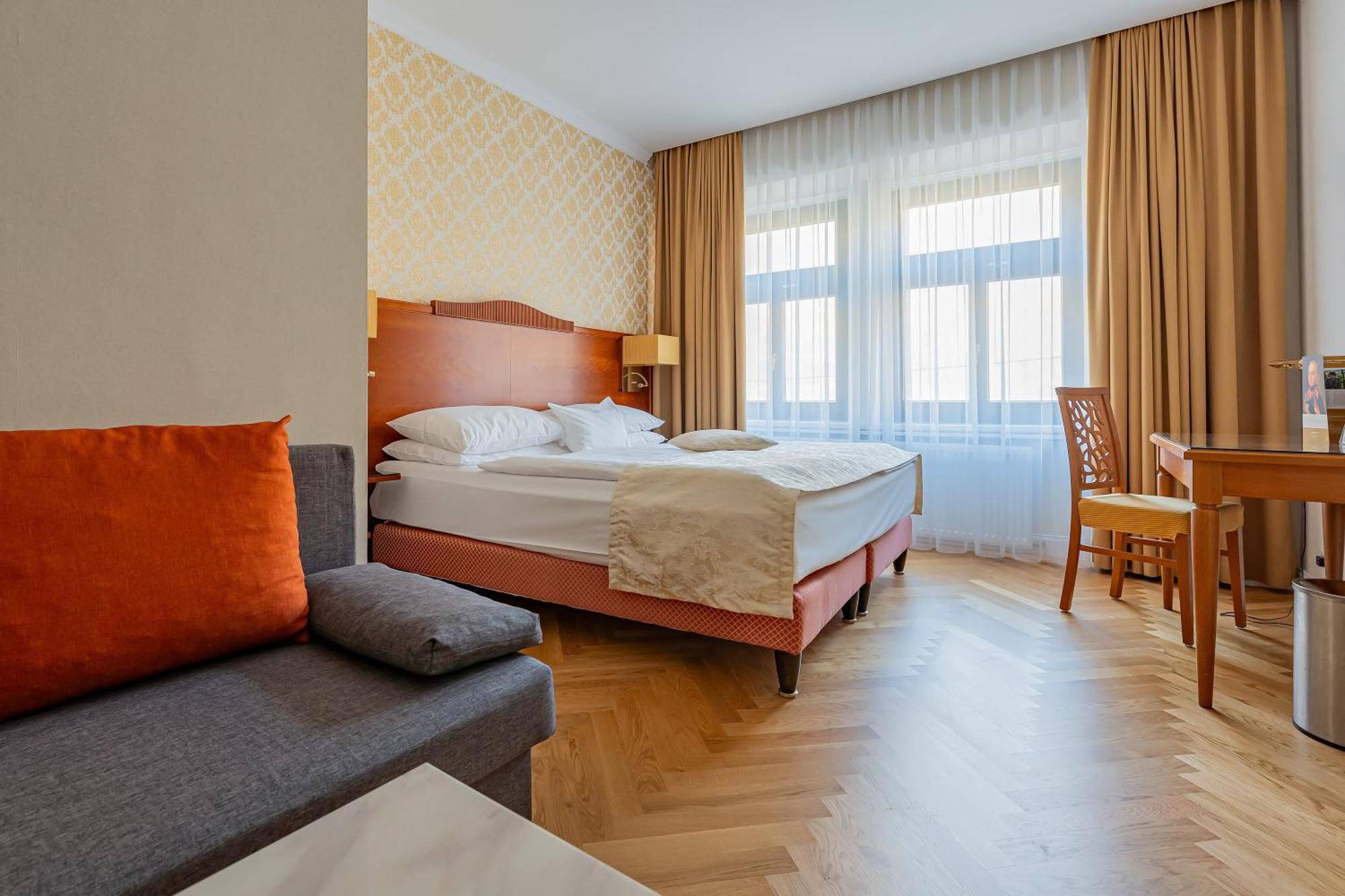 Deluxe Viennese Elégance